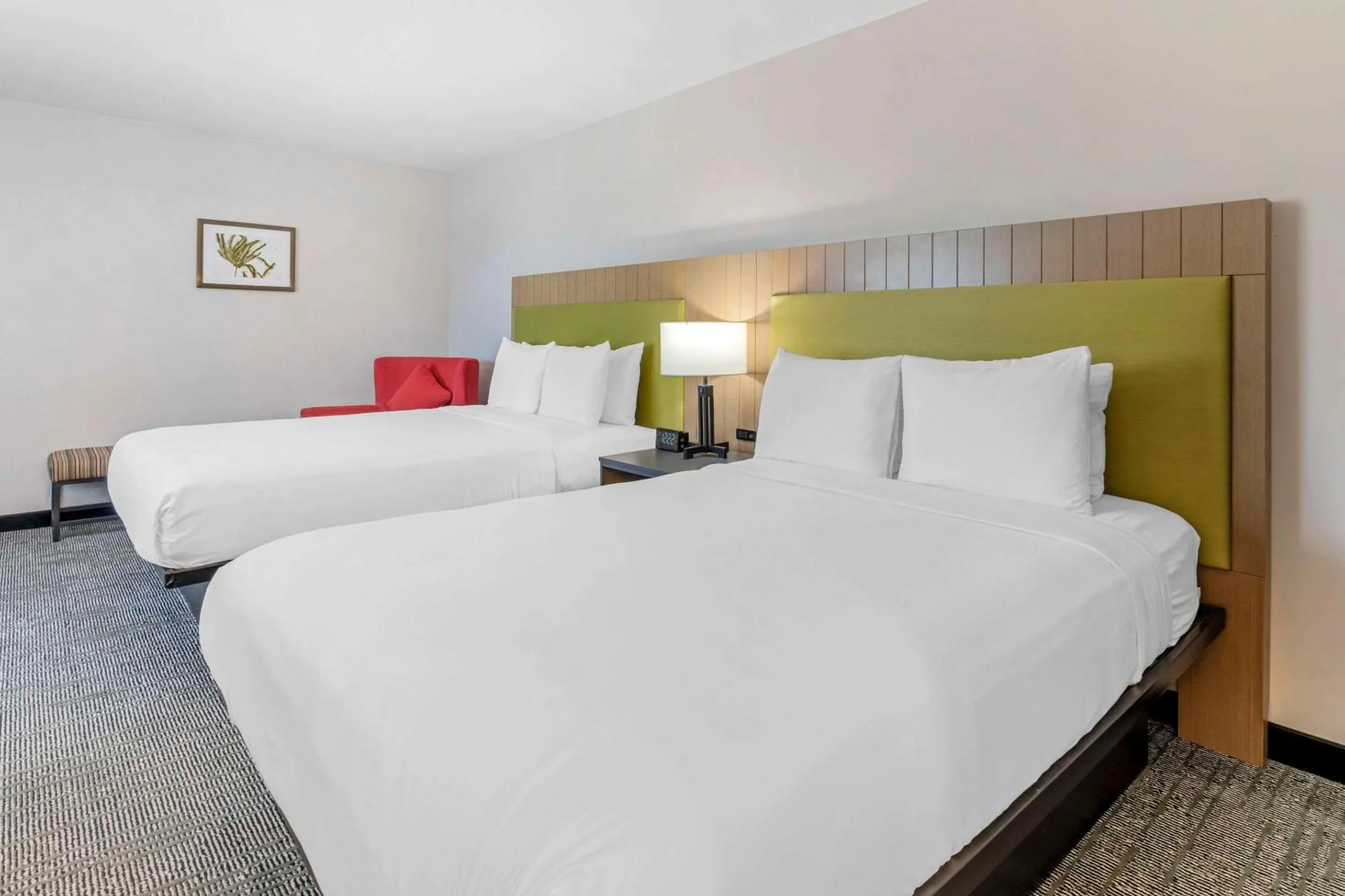 Bedroom, Bed in Country Inn & Suites by Radisson, Vallejo Napa Valley, CA