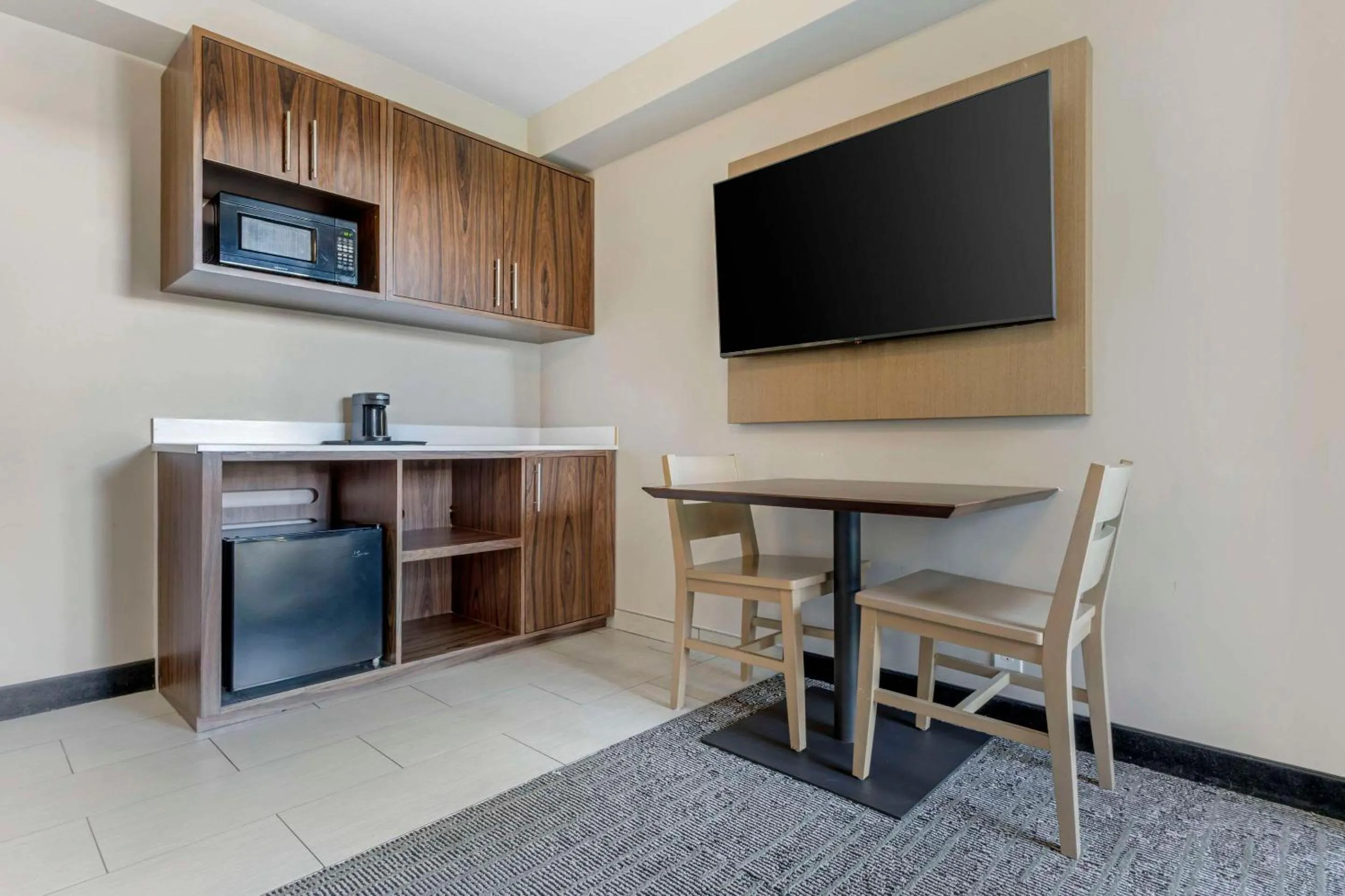 Bedroom in Country Inn & Suites by Radisson, Vallejo Napa Valley, CA