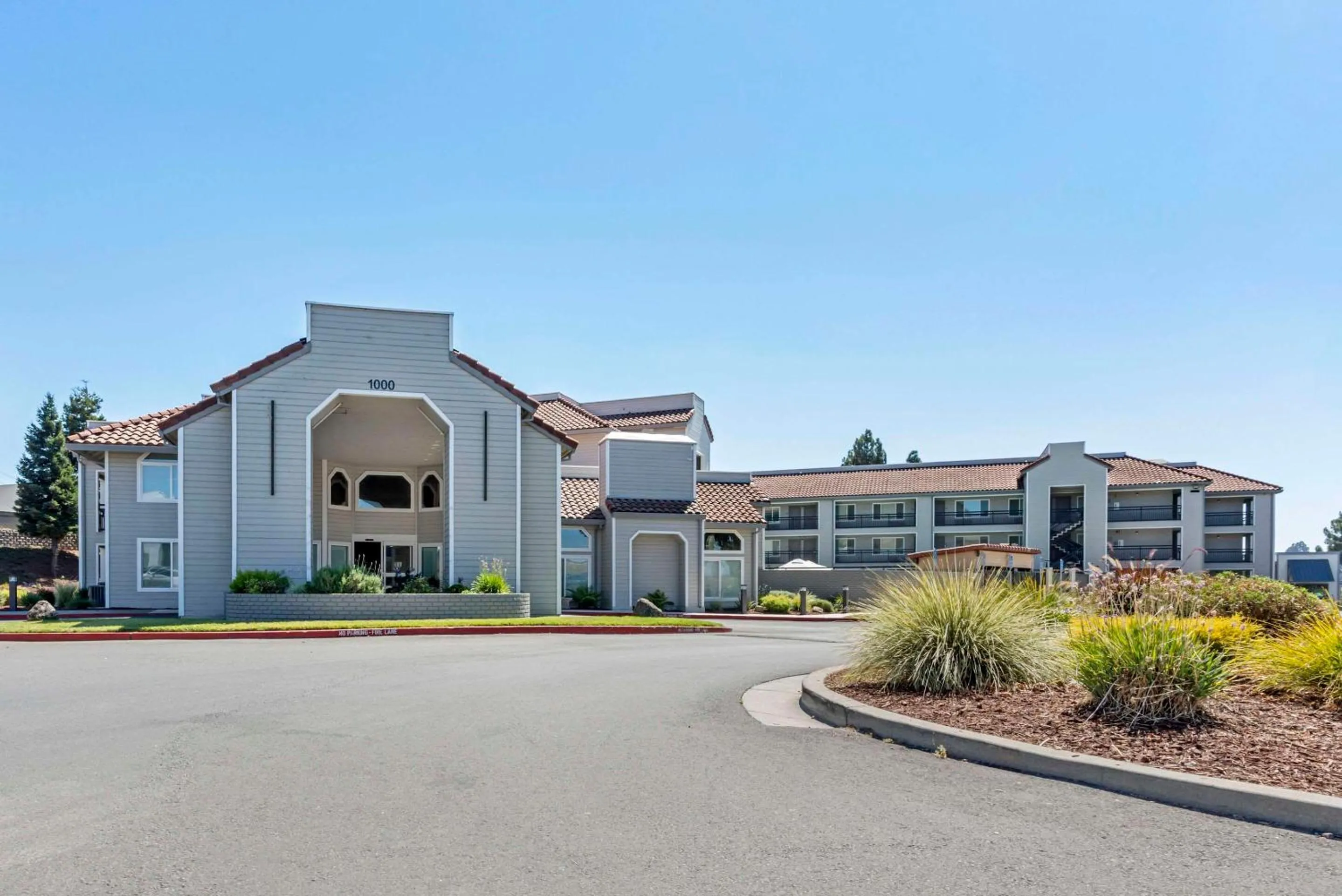 Property building in Country Inn & Suites by Radisson, Vallejo Napa Valley, CA