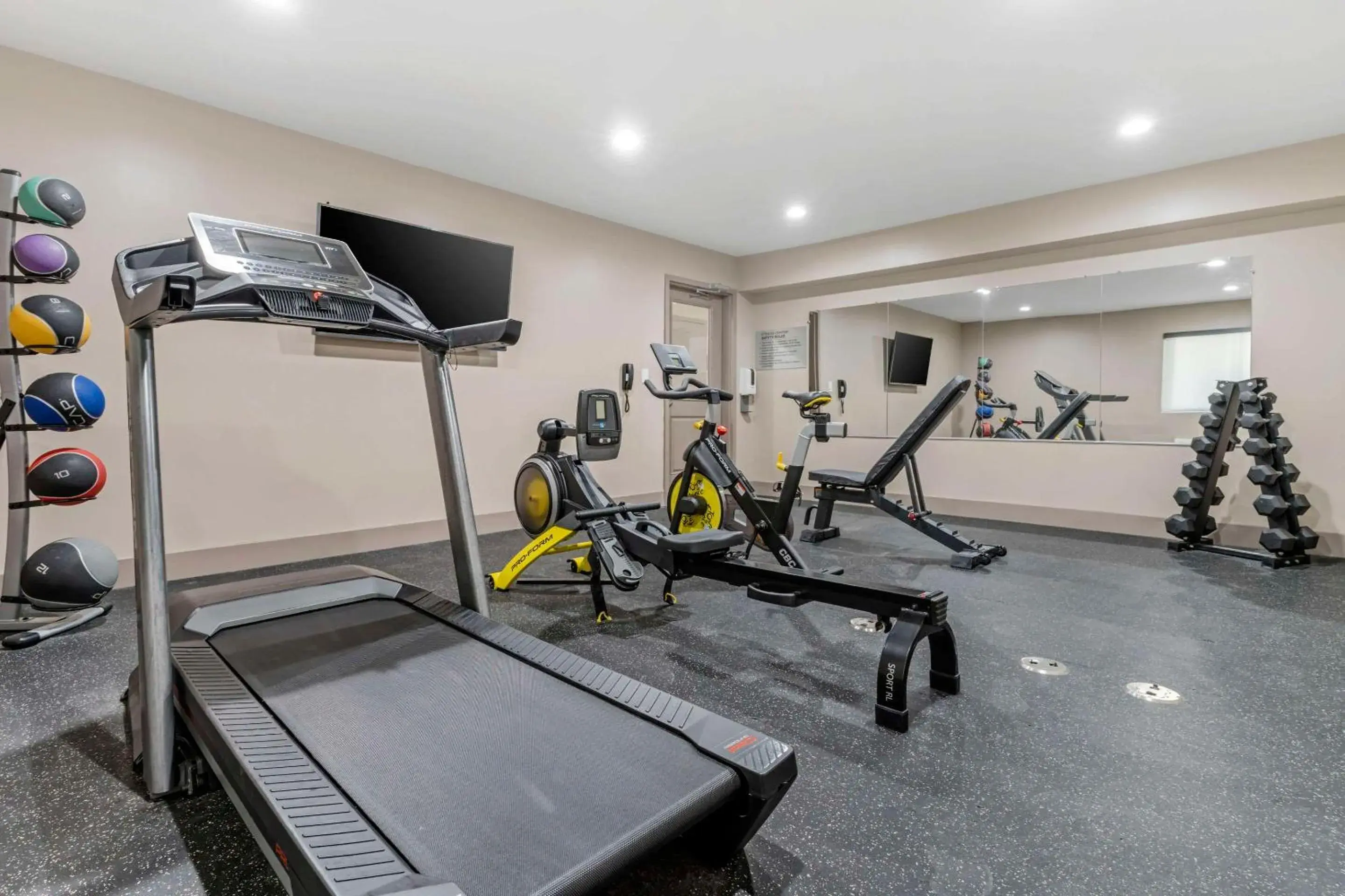 Fitness centre/facilities in Country Inn & Suites by Radisson, Vallejo Napa Valley, CA Fitness centre/facilities in Country Inn & Suites by Radisson, Vallejo Napa Valley, CA
