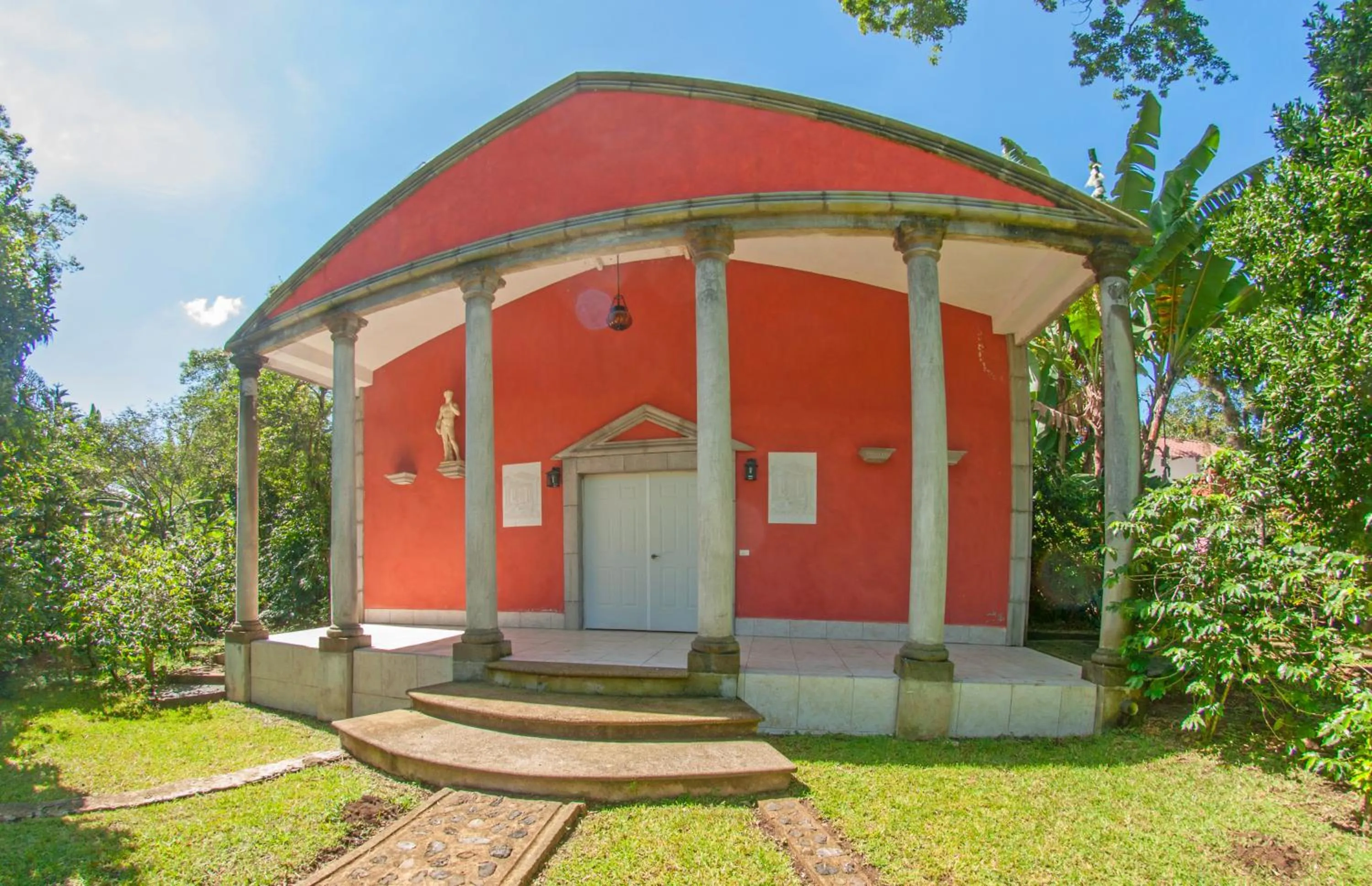 Summer in Hotel Hacienda Xico Inn