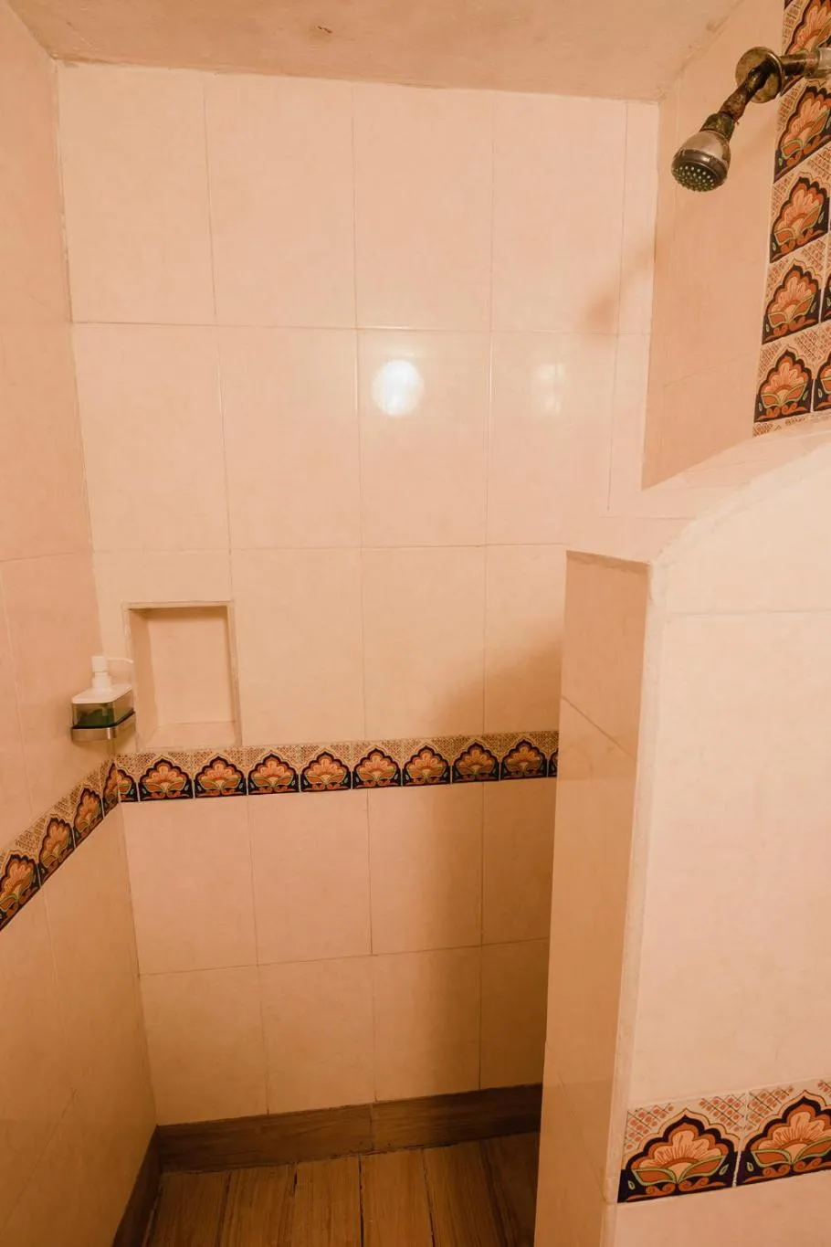 Bathroom in Antigua Lodge, 70 m from sandy beach