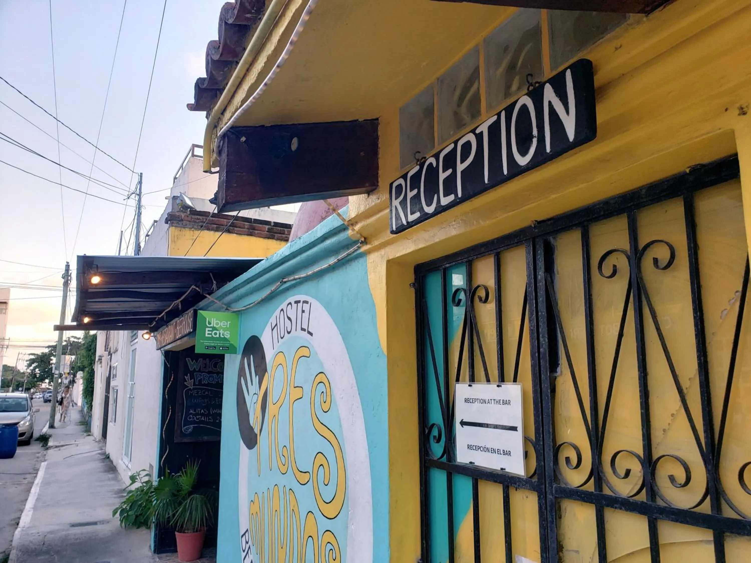 Facade/entrance in Tres Mundos Hostel