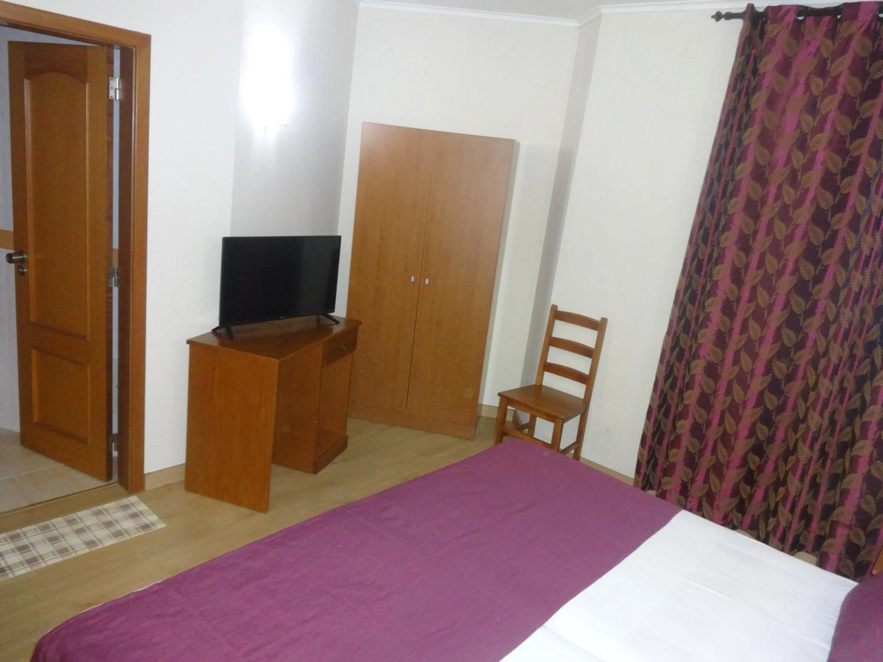 Bed in Hotel Bonjardim