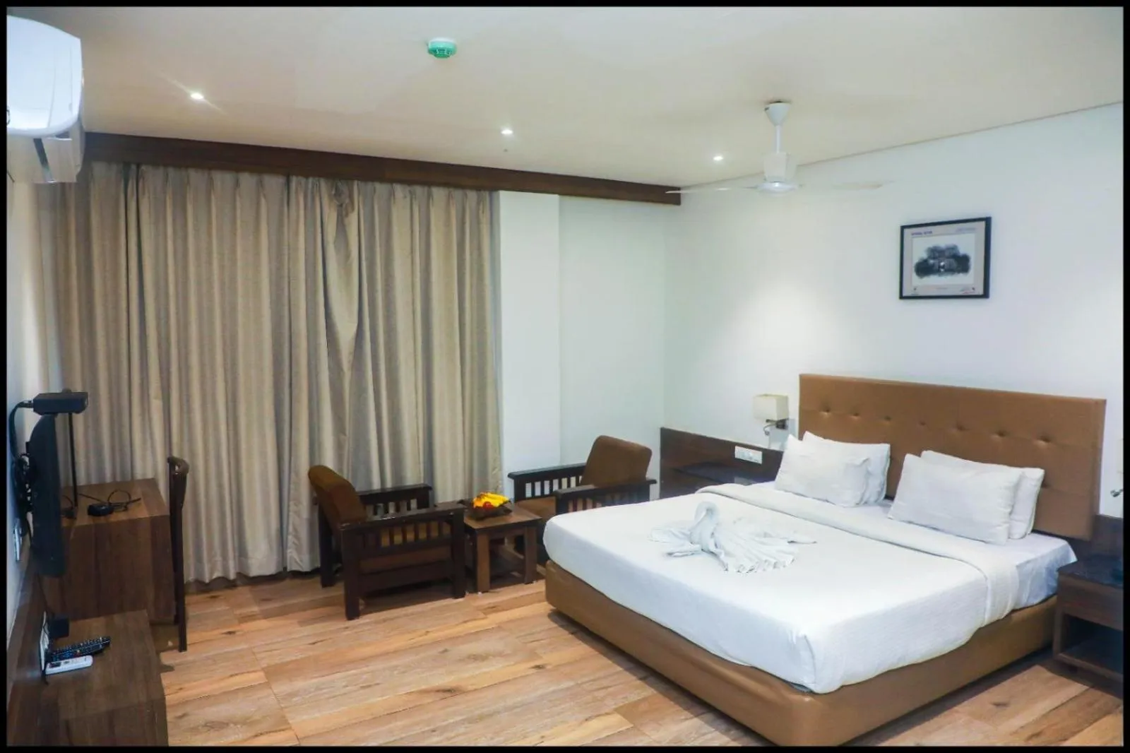 Bed in The Byke Suraj Club, Junagadh