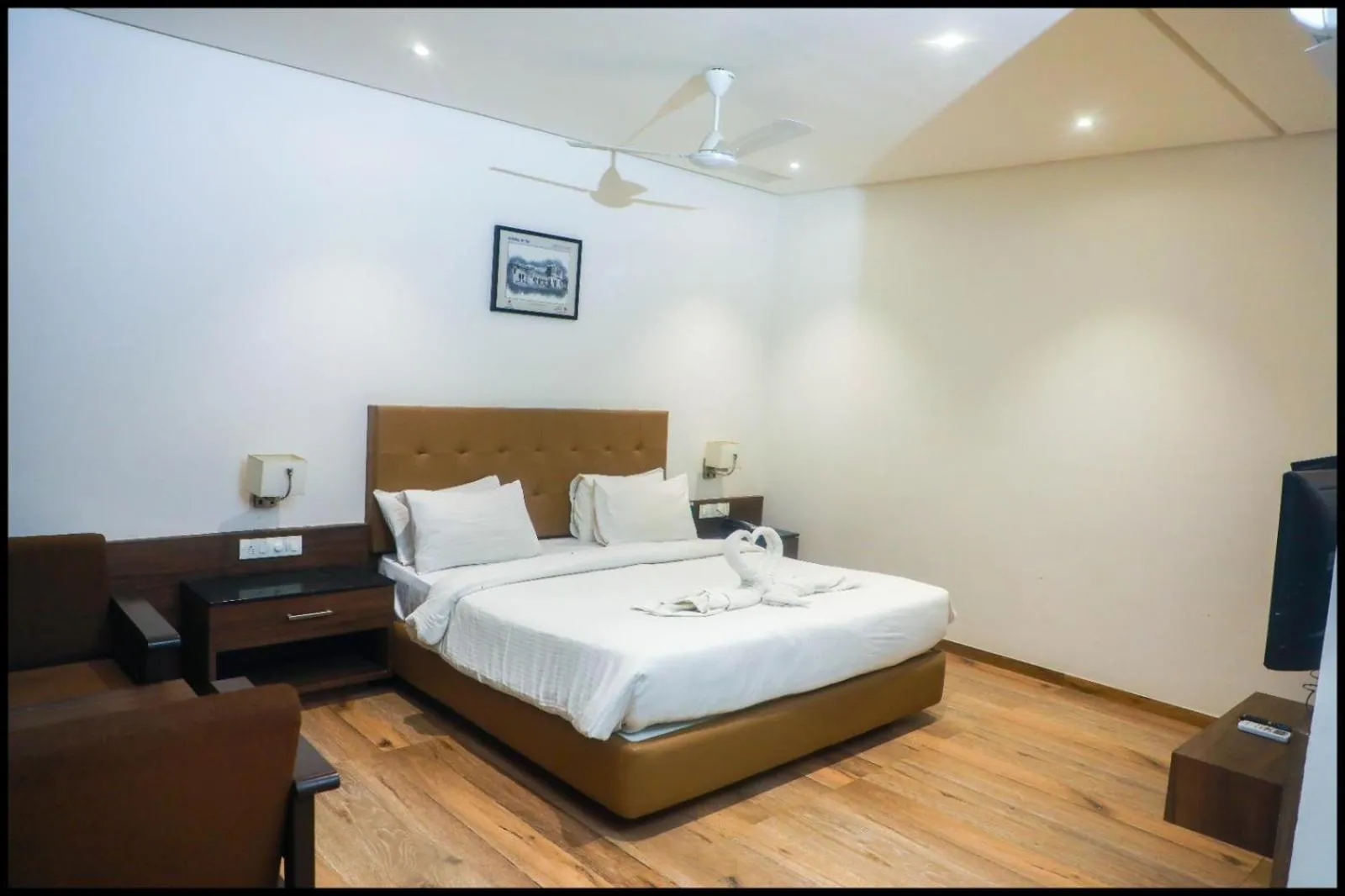 Bed in The Byke Suraj Club, Junagadh