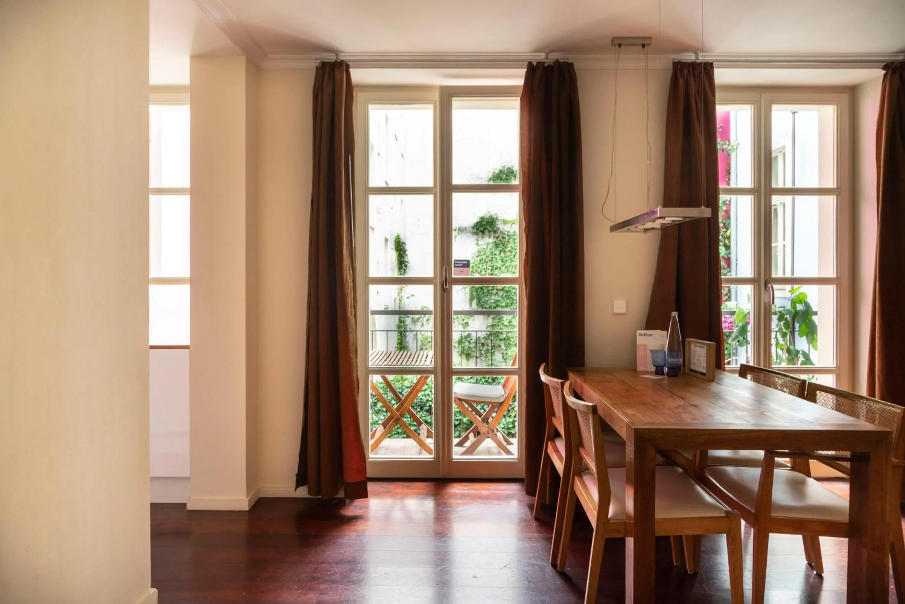 Dining area in Numa Berlin Belfort