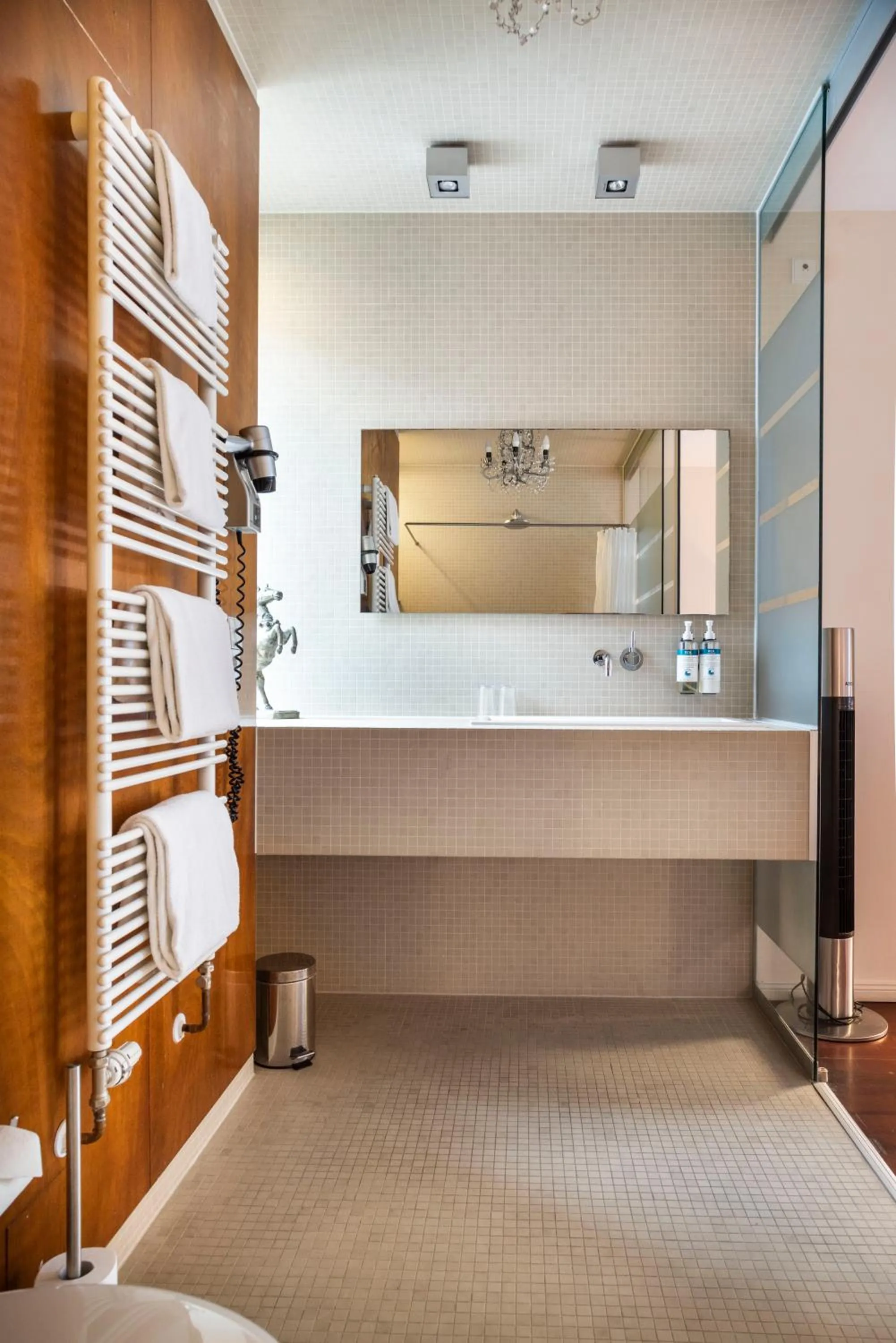 Bathroom in Numa Berlin Belfort