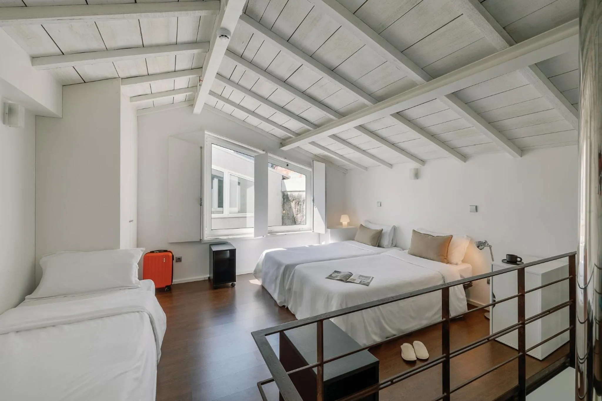 Bedroom, Bed in Fine Arts Studios by Olala Homes