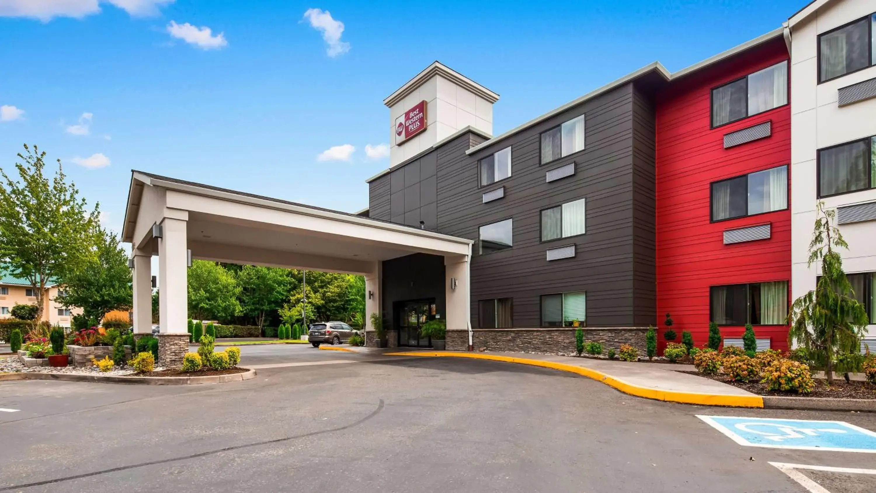 Property building in Best Western Plus Portland Airport Hotel & Suites Property building in Best Western Plus Portland Airport Hotel & Suites