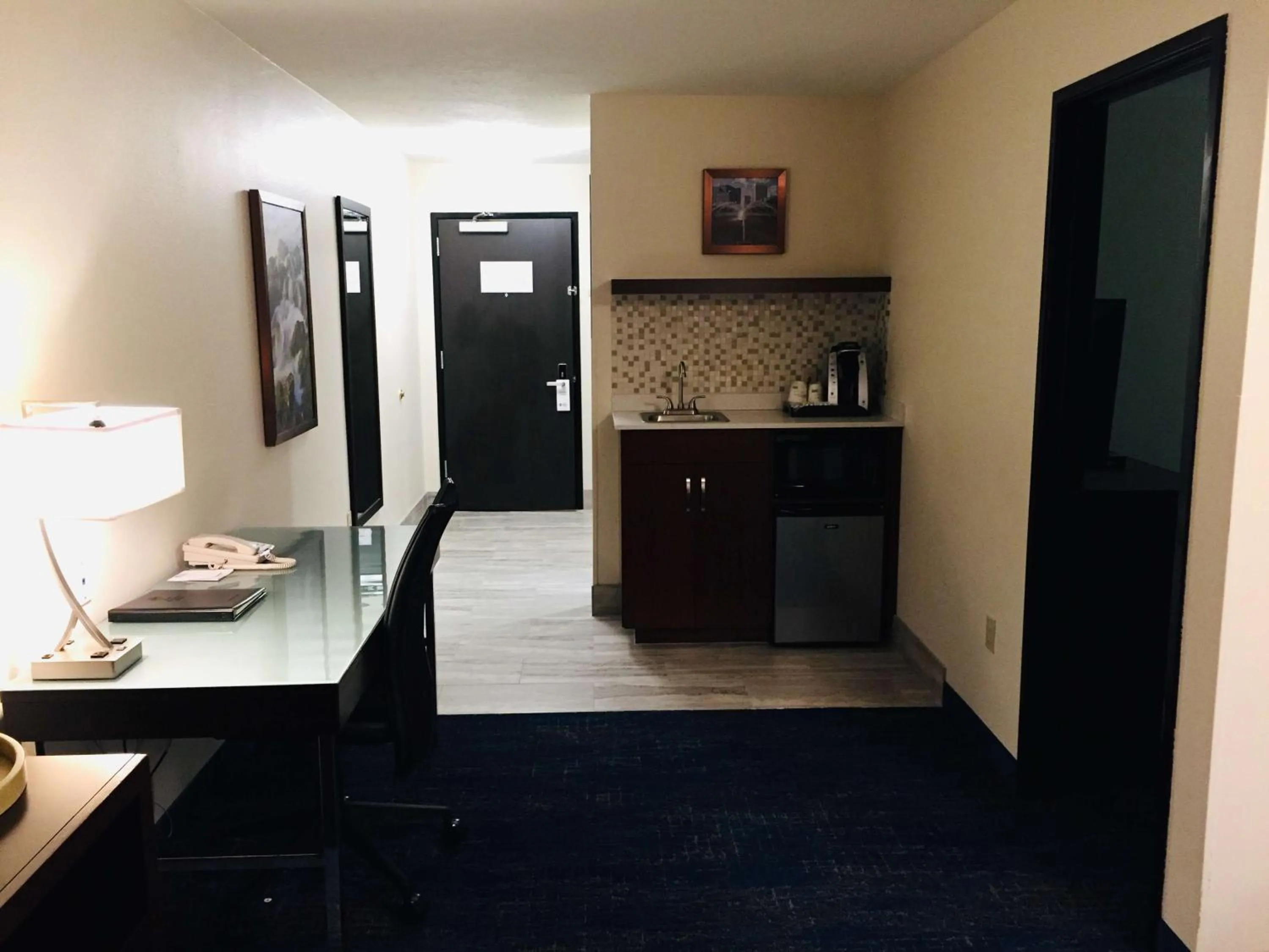 Coffee/tea facilities in Best Western Plus Portland Airport Hotel & Suites