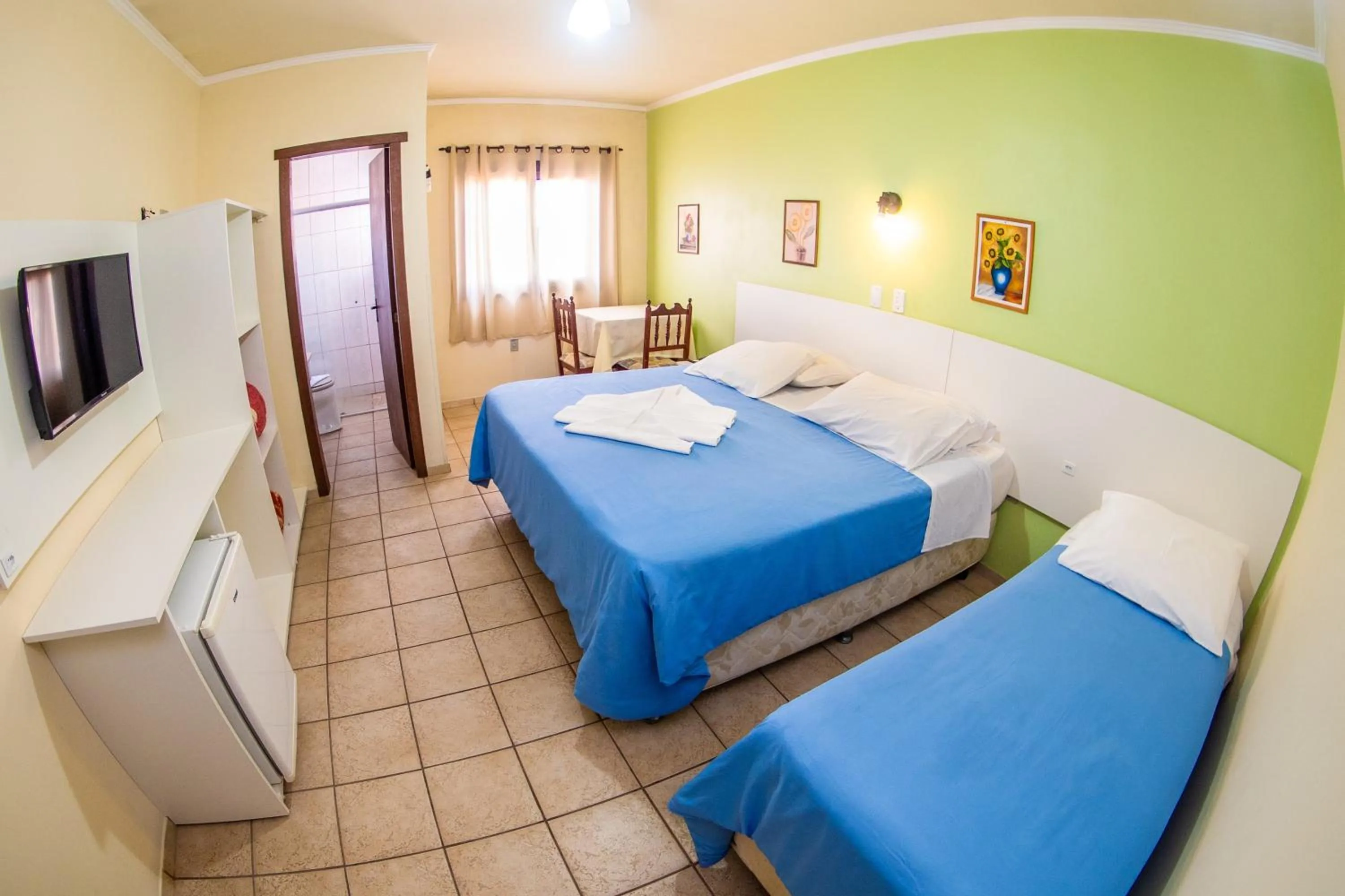 Photo of the whole room, Bed in Hotel Mares do Sul