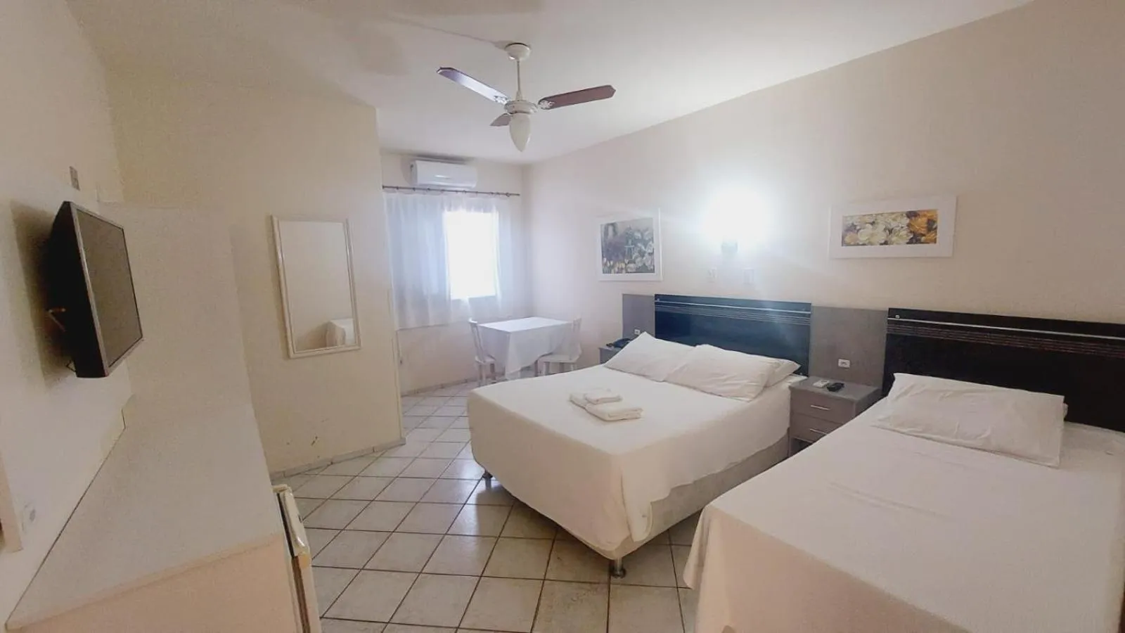 Photo of the whole room, Bed in Hotel Mares do Sul