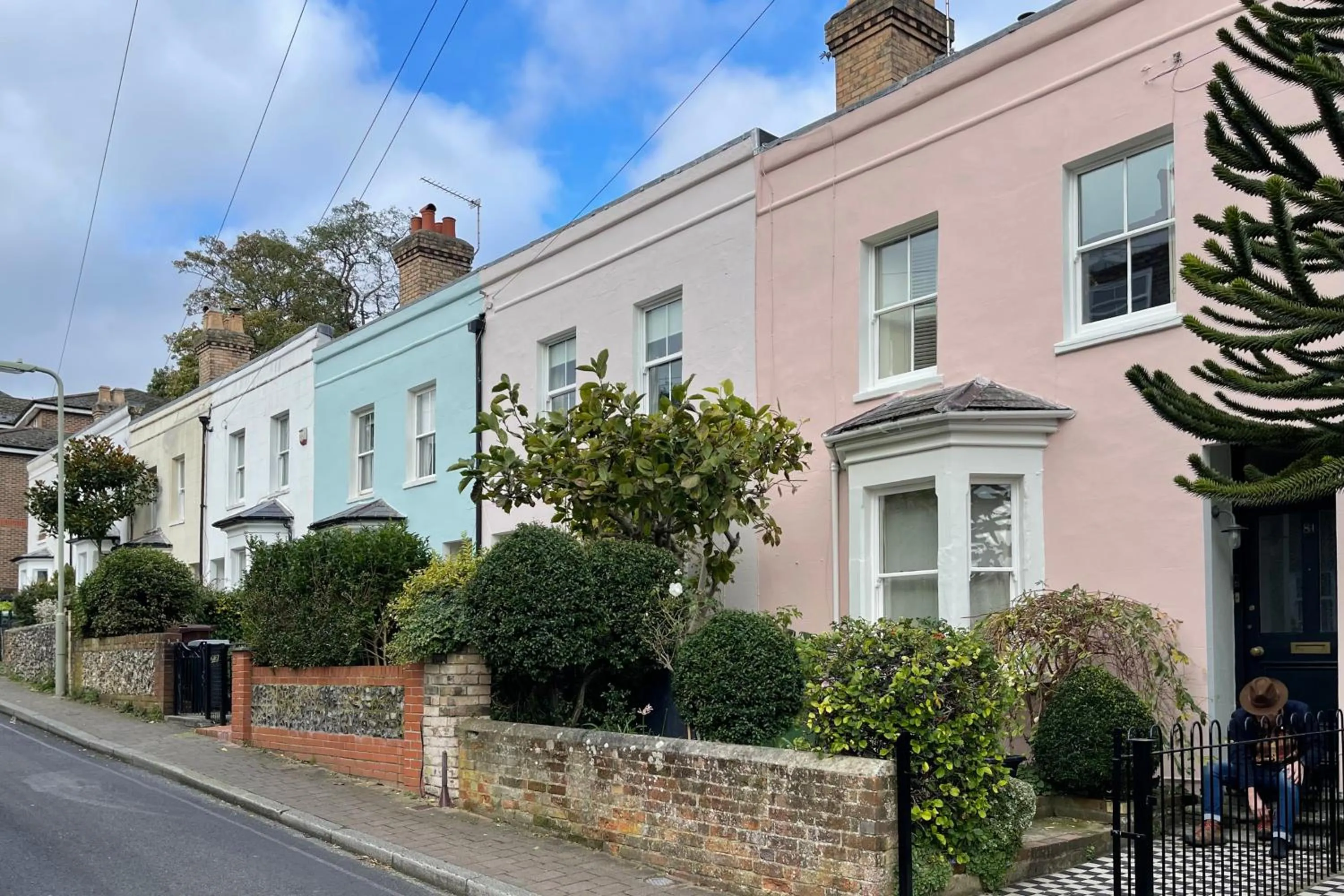 Neighbourhood in Designer's Town House