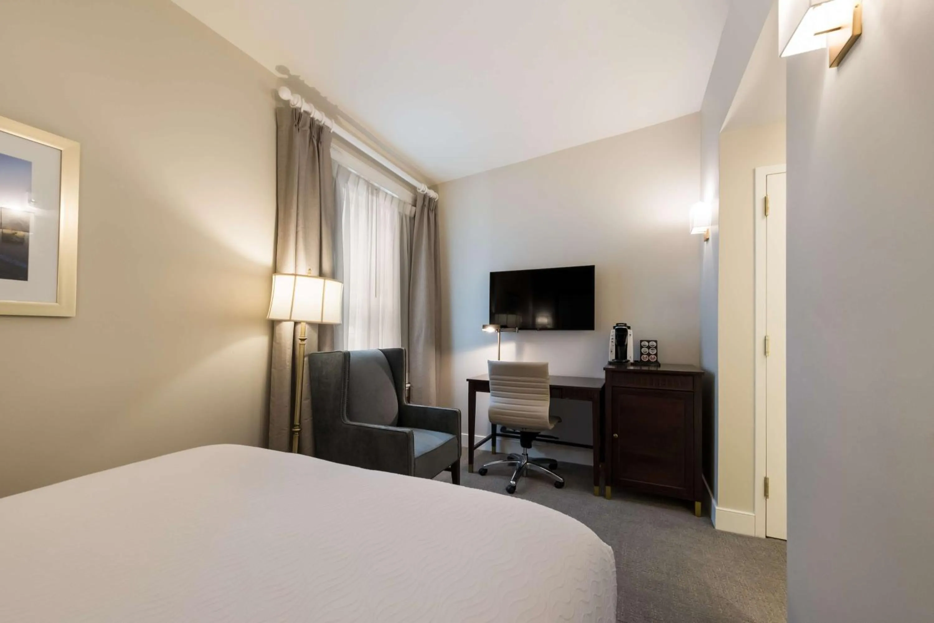 Bedroom, Bed in Independence Park Hotel, BW Premier Collection