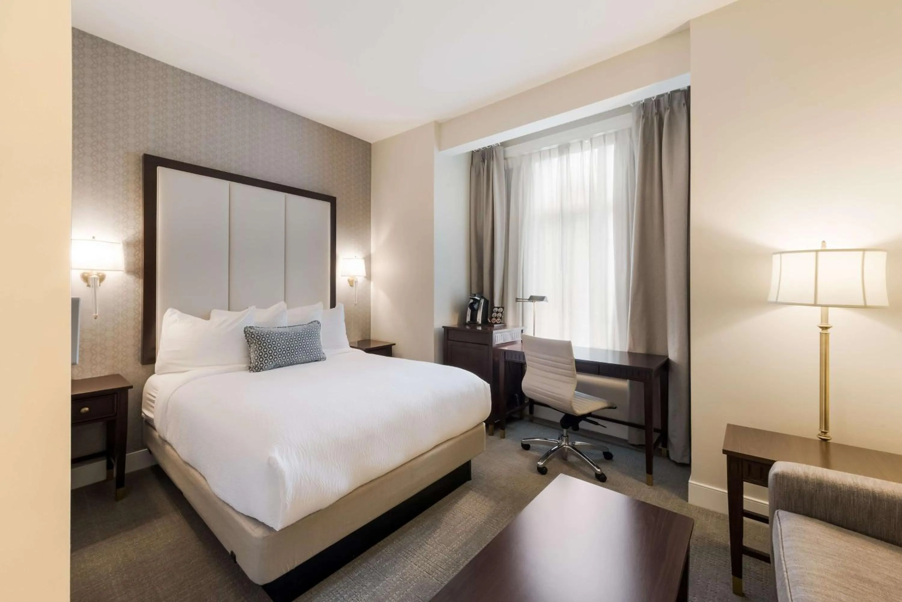 Bedroom, Bed in Independence Park Hotel, BW Premier Collection