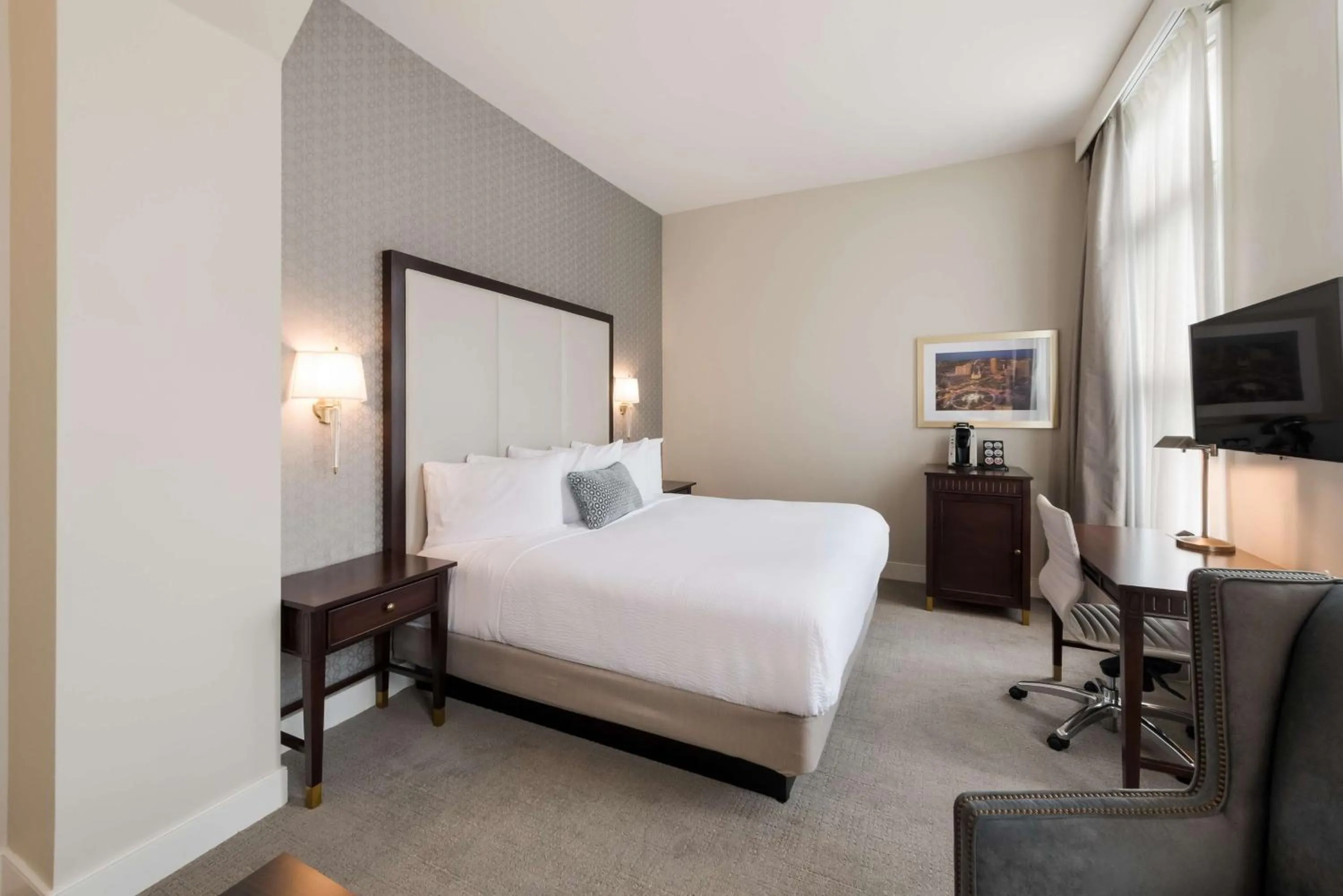 Bedroom, Bed in Independence Park Hotel, BW Premier Collection