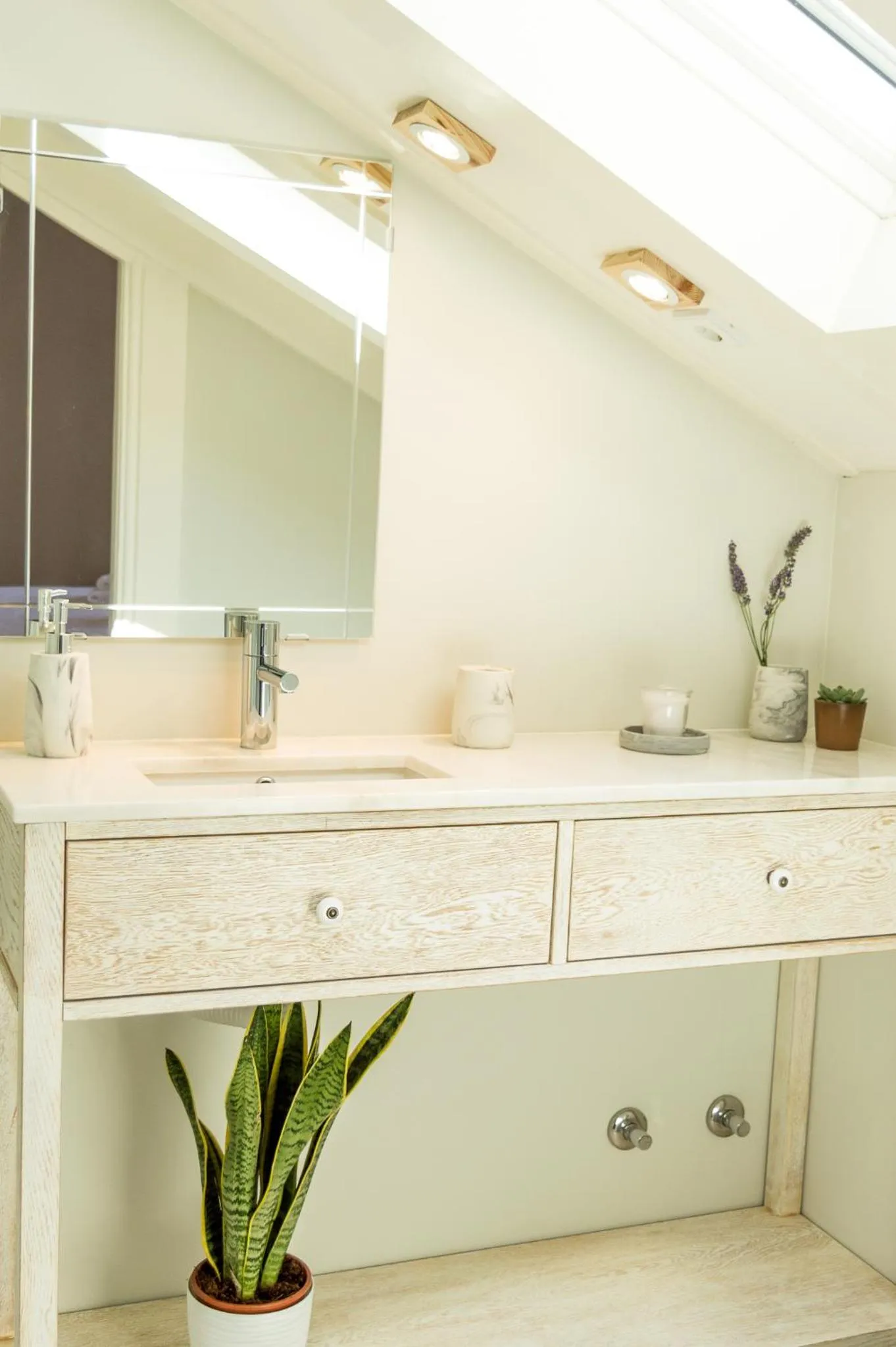 Bathroom in Queen's Garden Hostel