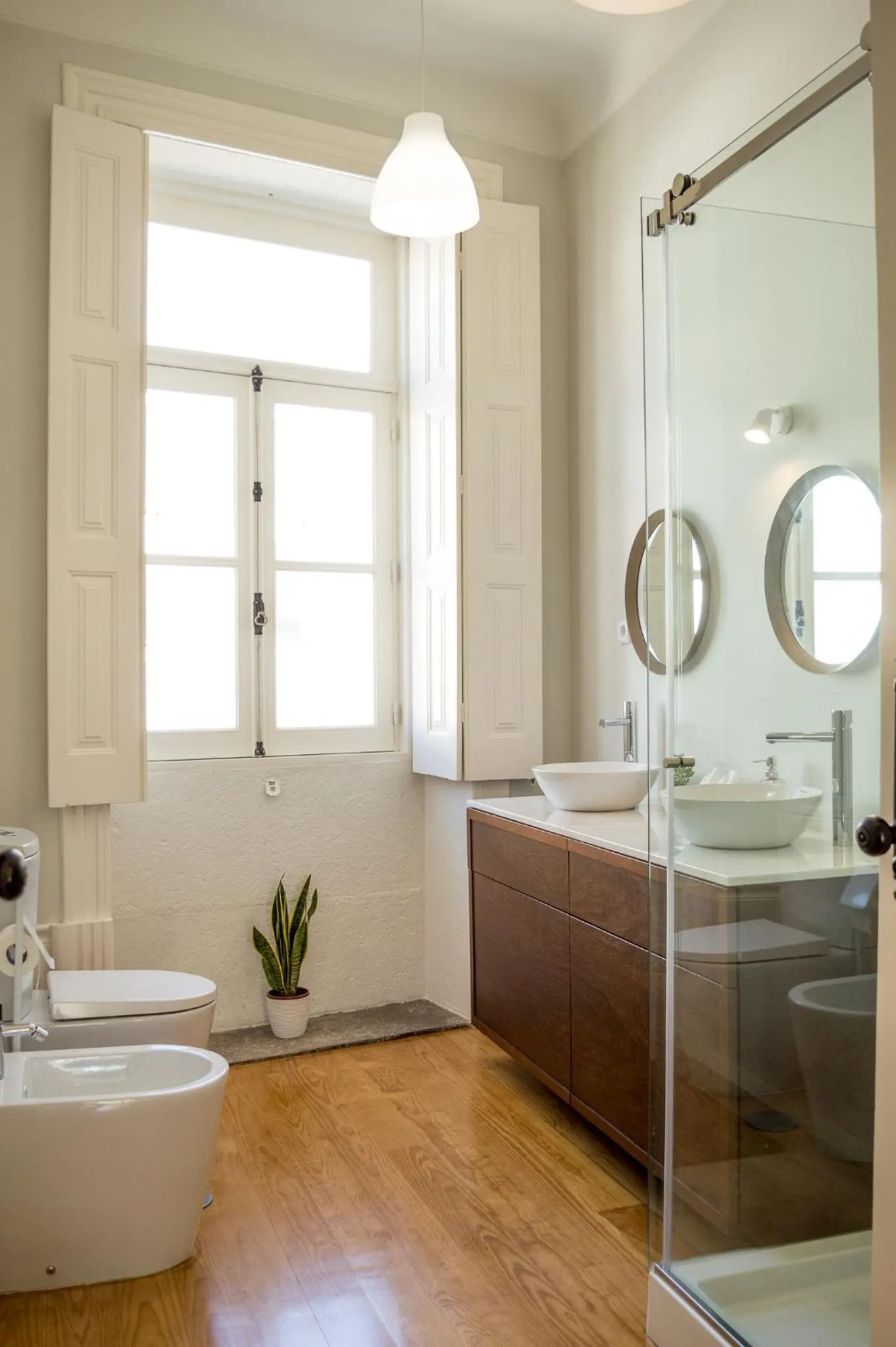 Bathroom in Queen's Garden Hostel