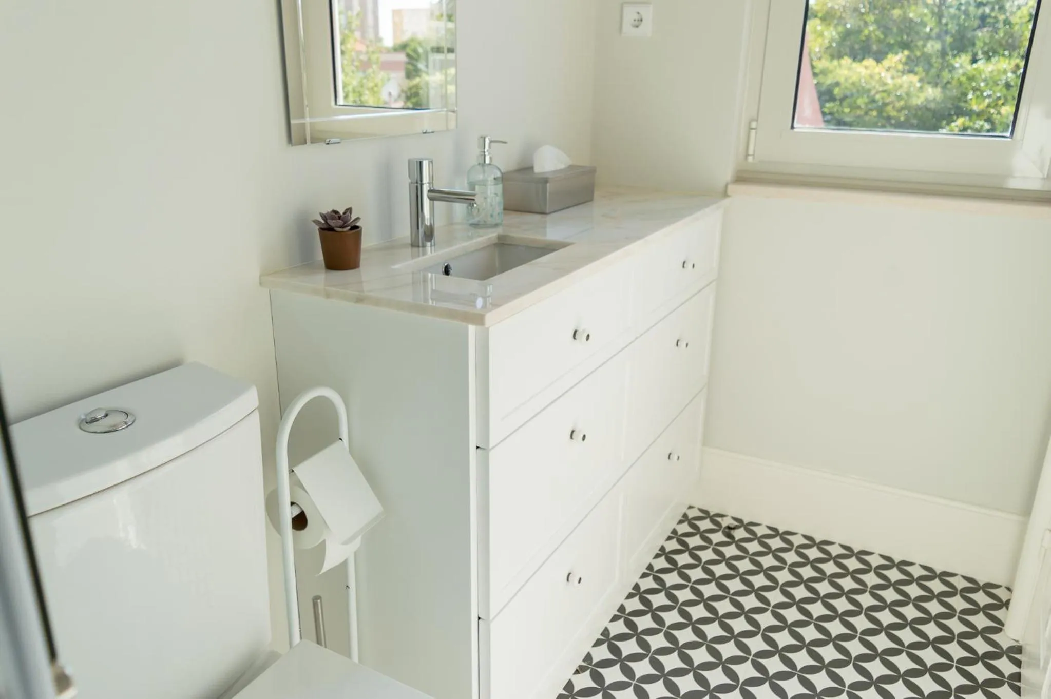 Bathroom in Queen's Garden Hostel