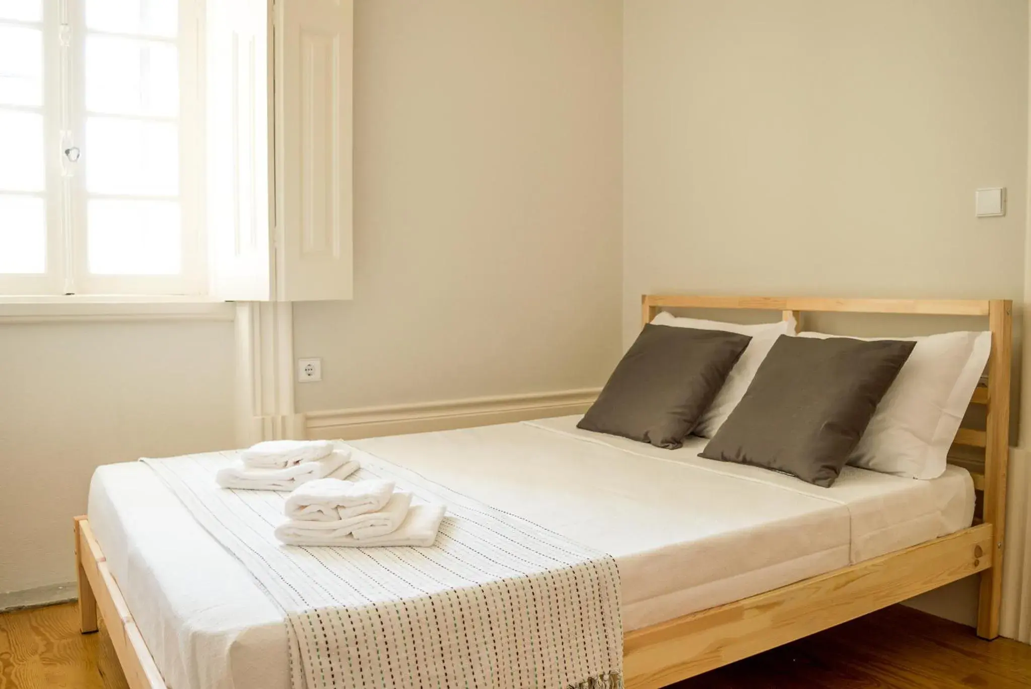 Double Room with Private Bathroom in Queen's Garden Hostel Double Room with Private Bathroom in Queen's Garden Hostel