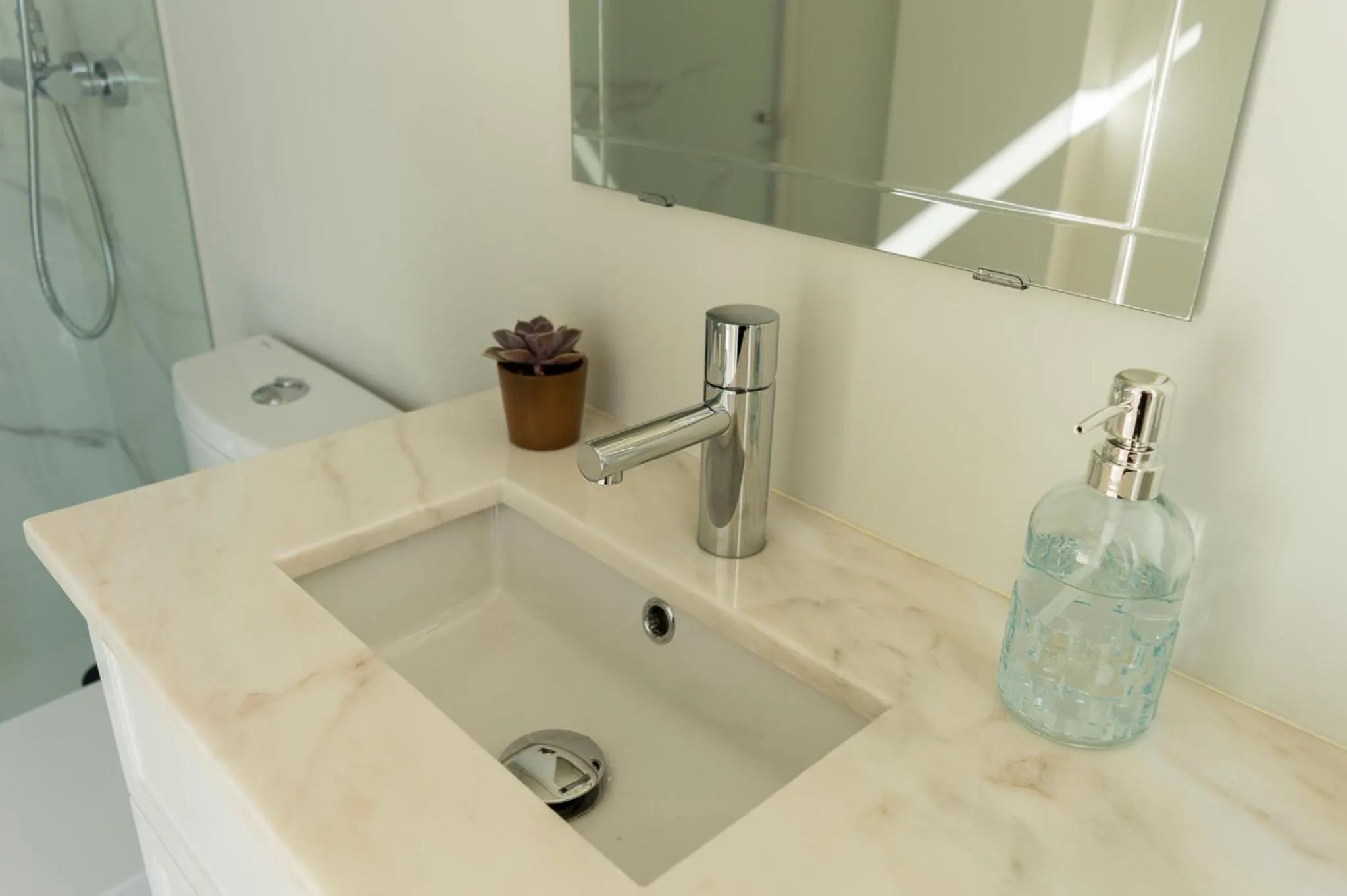 Bathroom in Queen's Garden Hostel