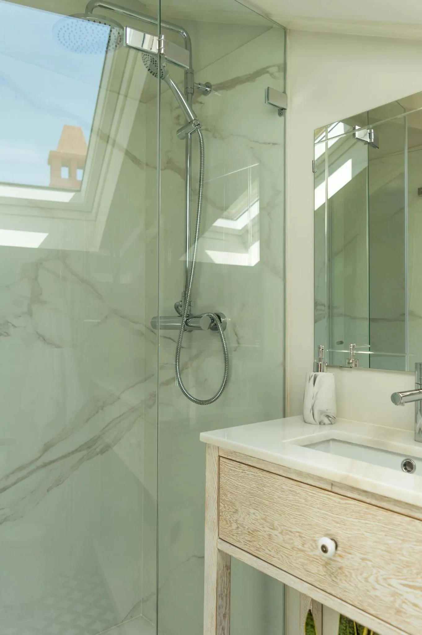 Queen's Garden Hostel