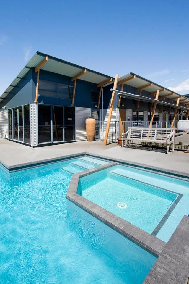 Day in Beach House Motel
