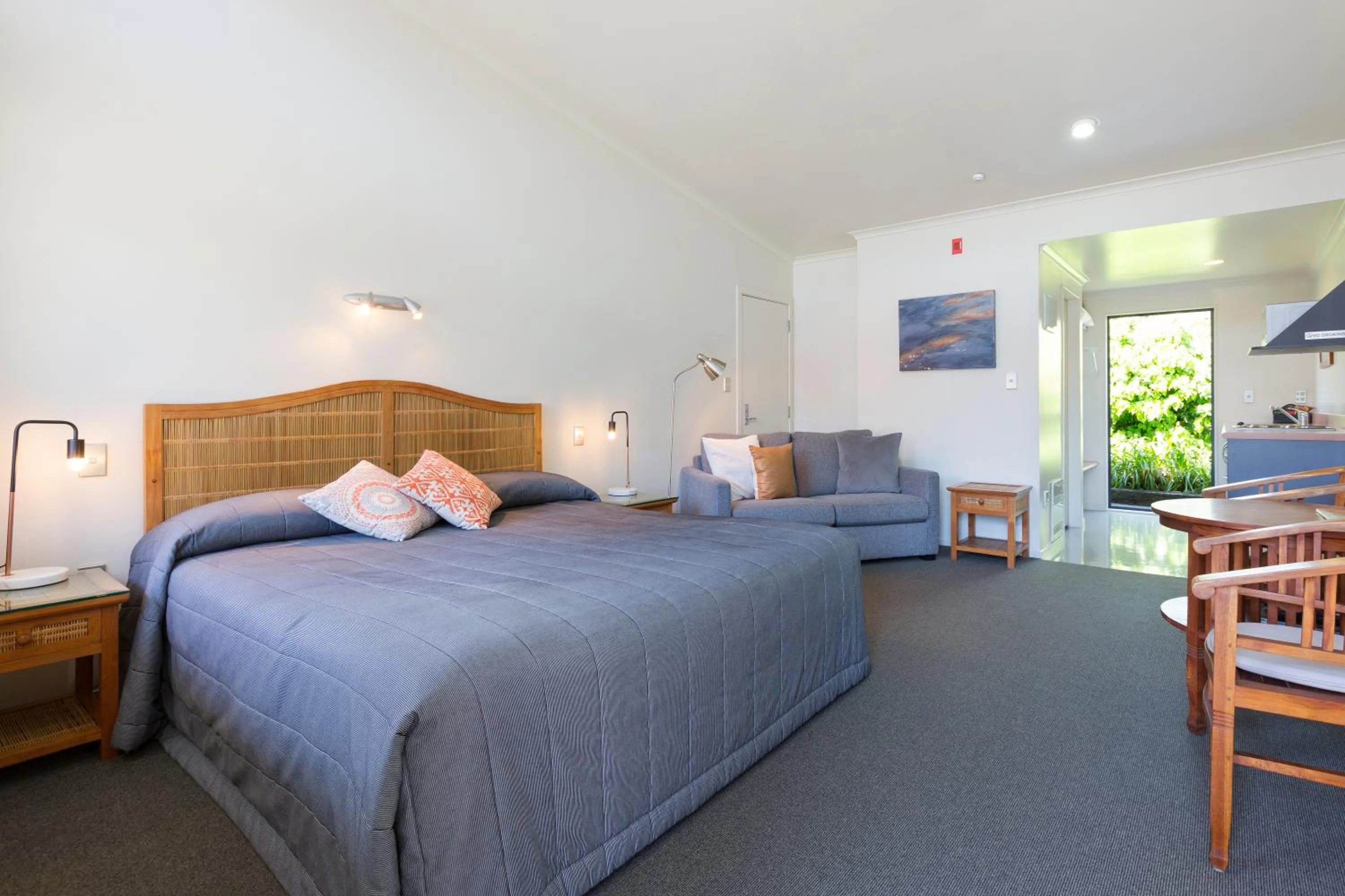 Bedroom, Bed in Beach House Motel