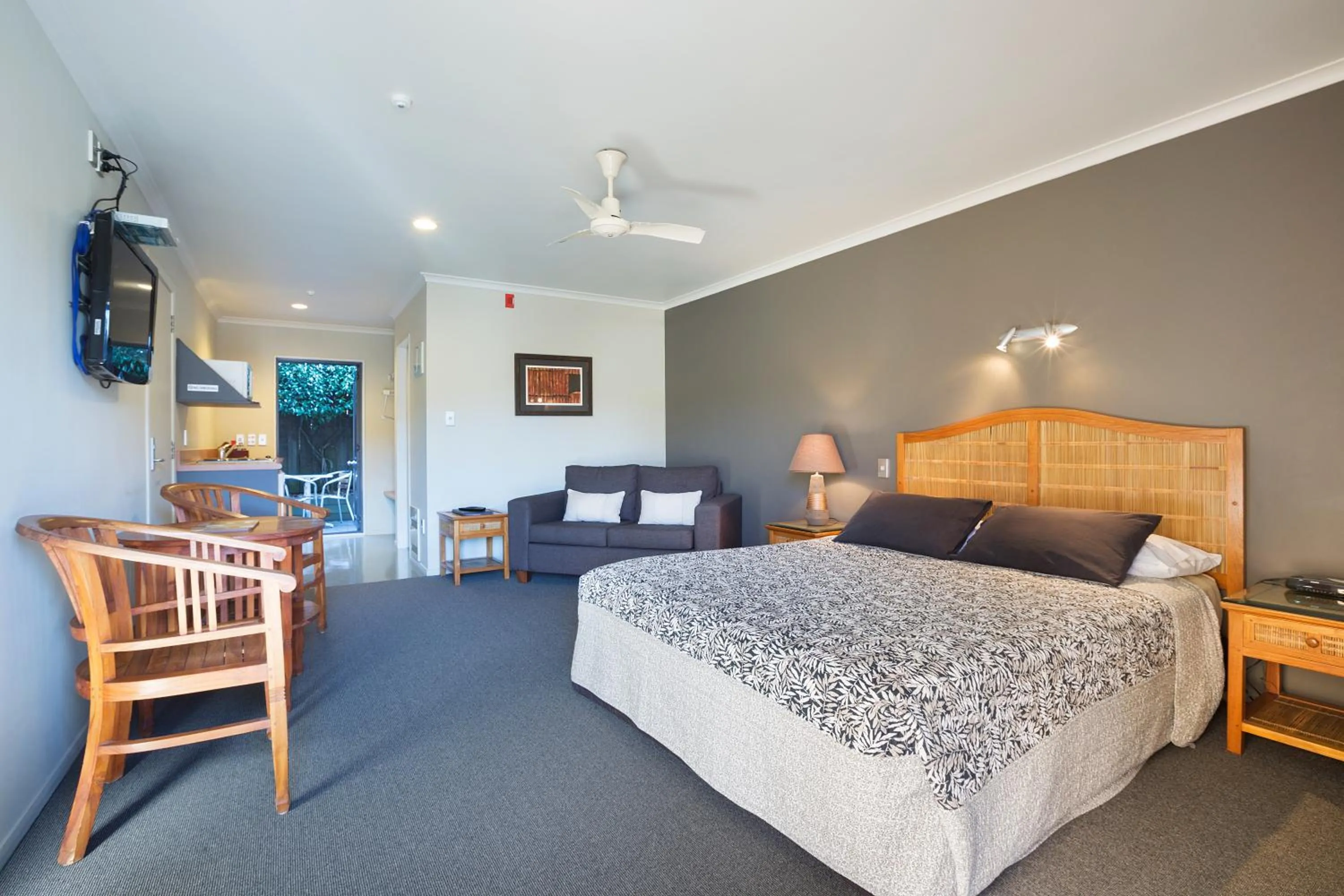 Photo of the whole room, Bed in Beach House Motel