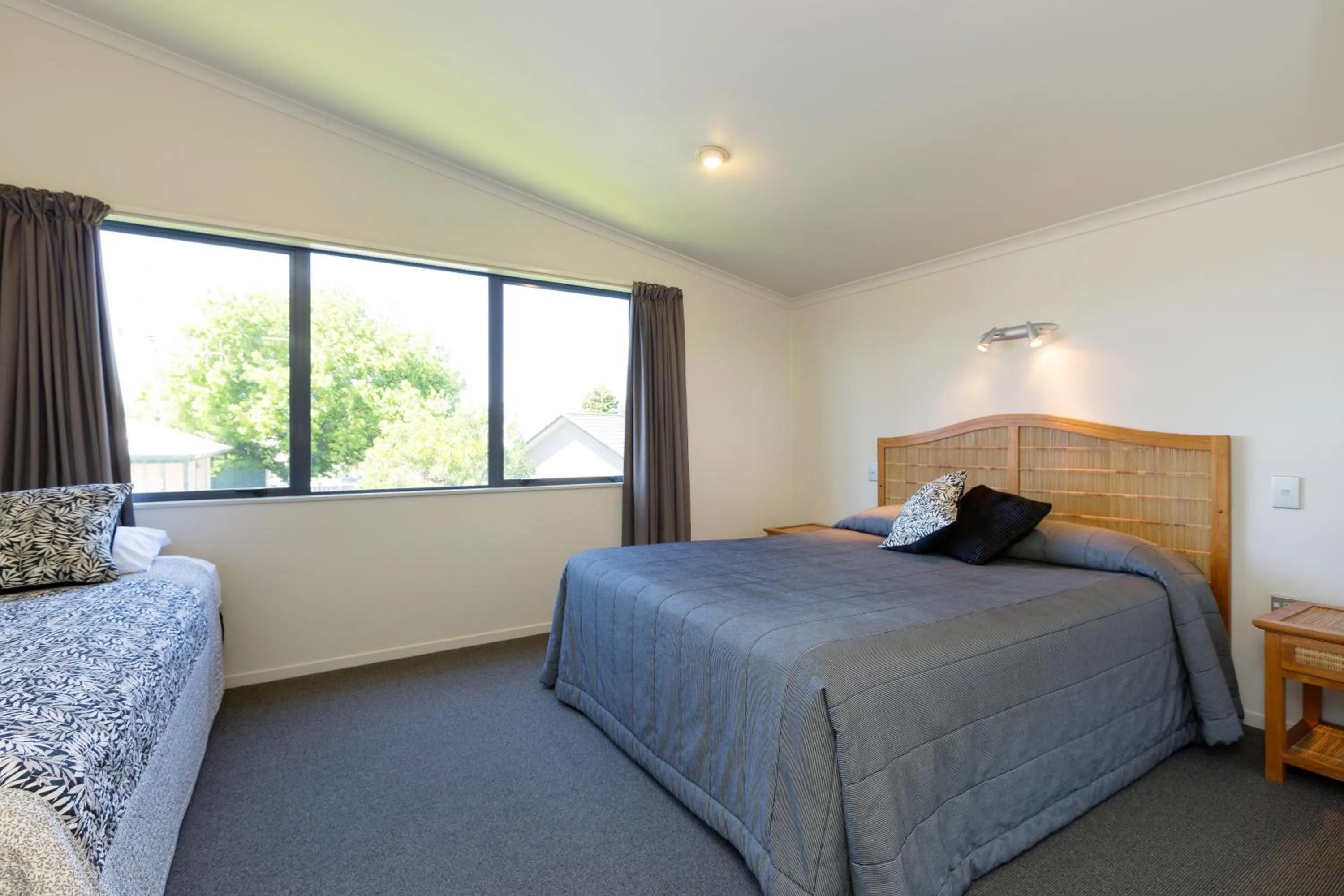 Bedroom, Bed in Beach House Motel
