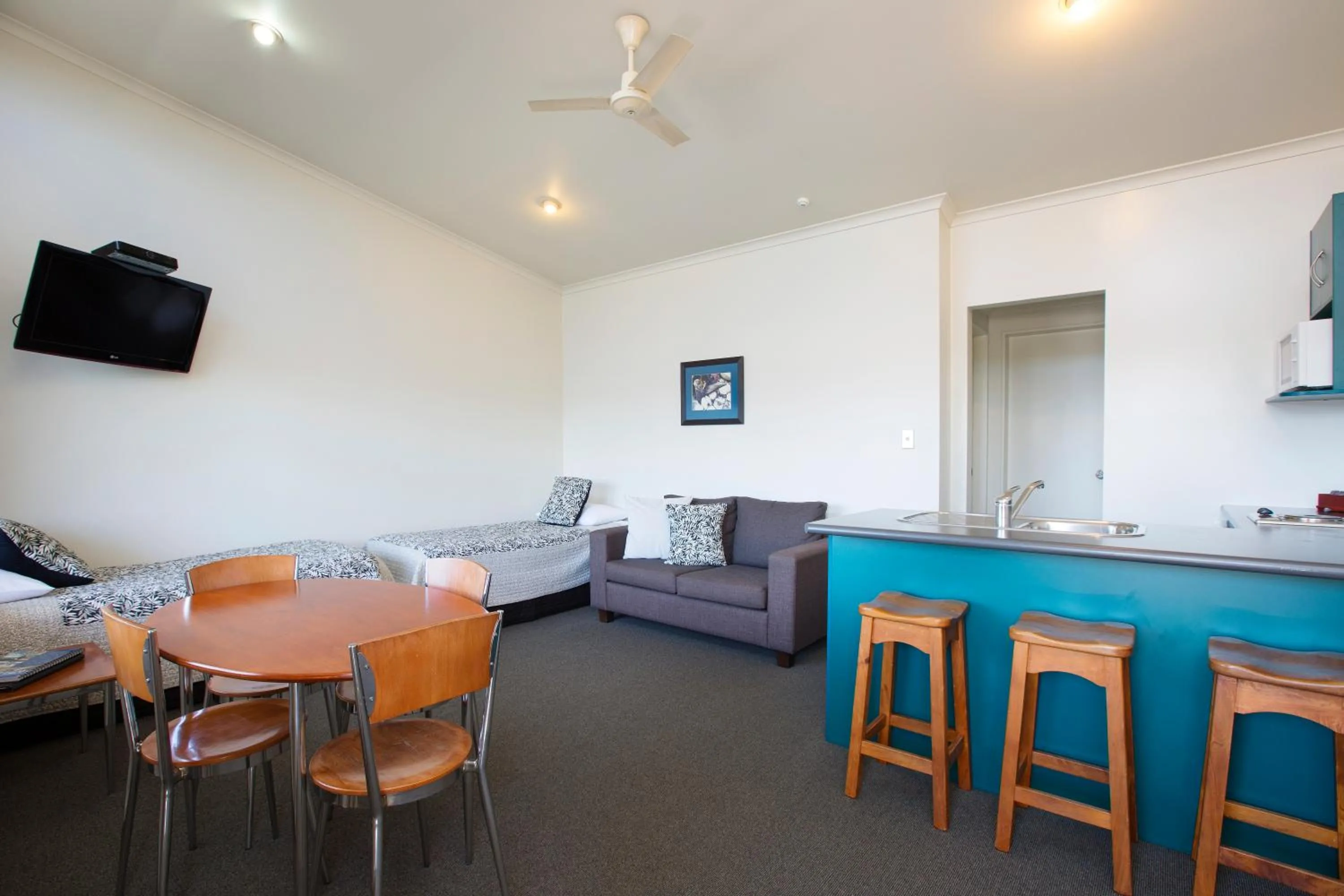 Living room in Beach House Motel