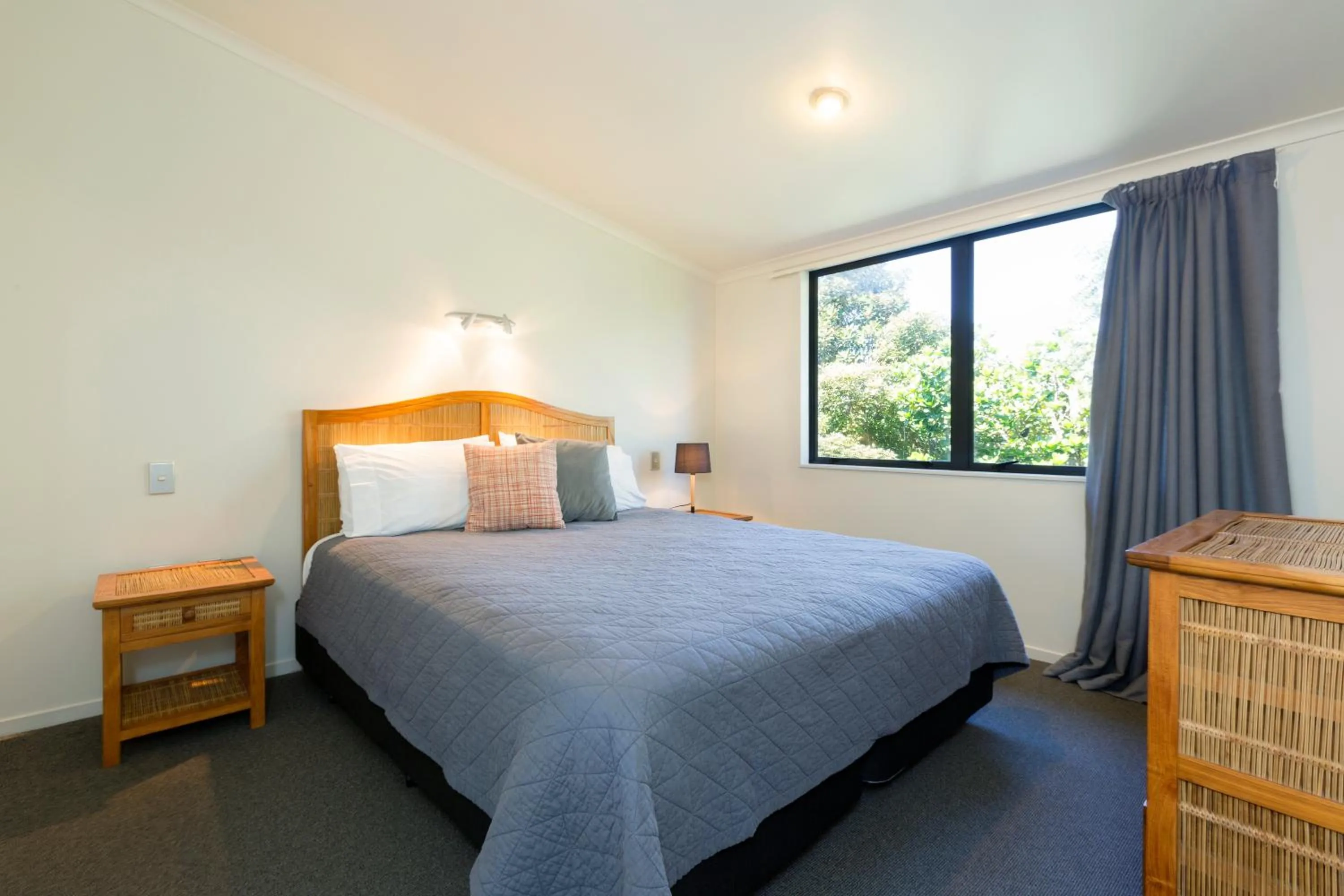 Bedroom, Bed in Beach House Motel