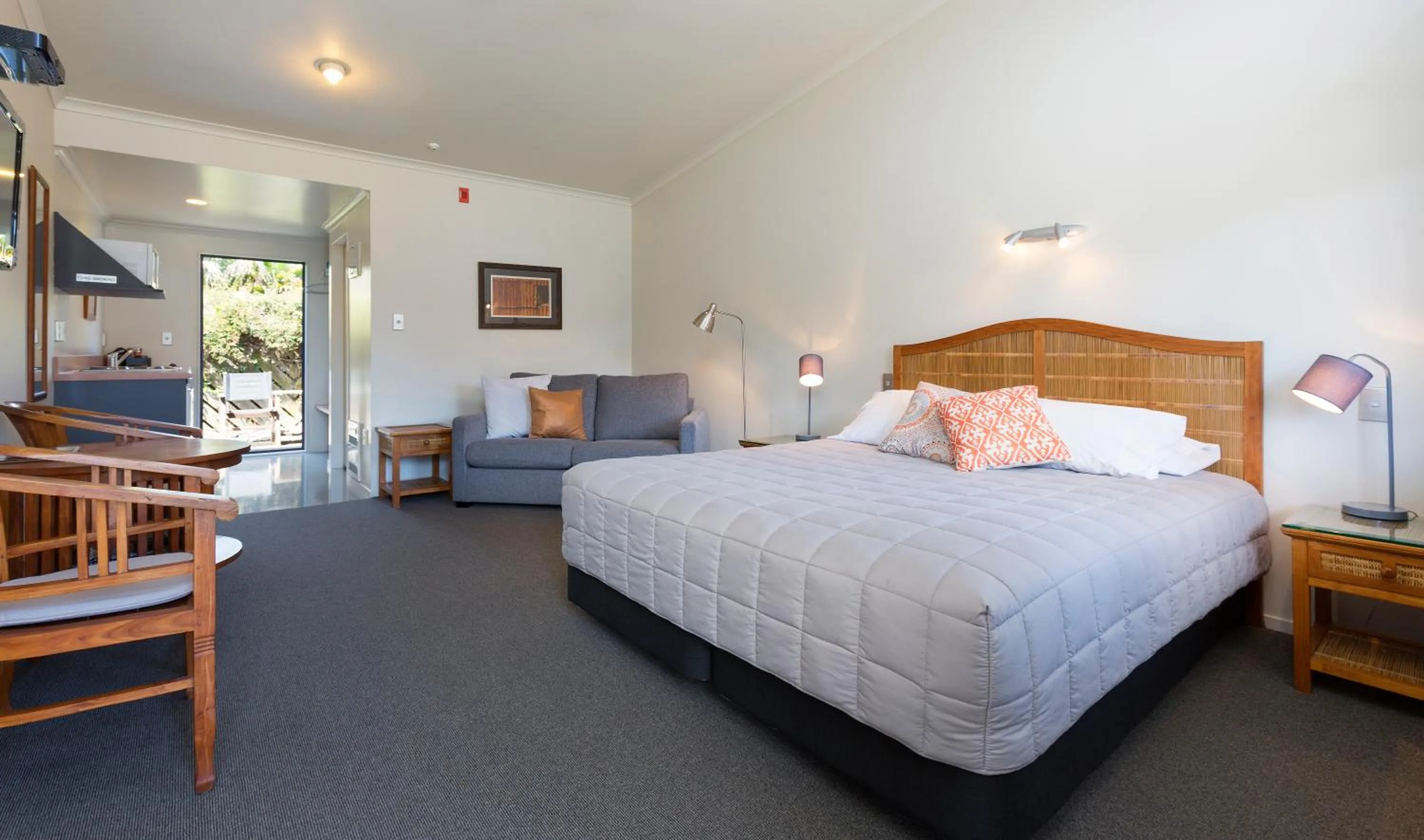 Bedroom, Bed in Beach House Motel