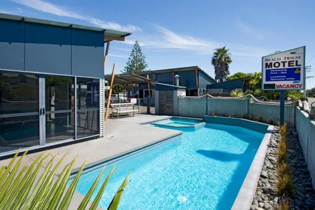 Day in Beach House Motel