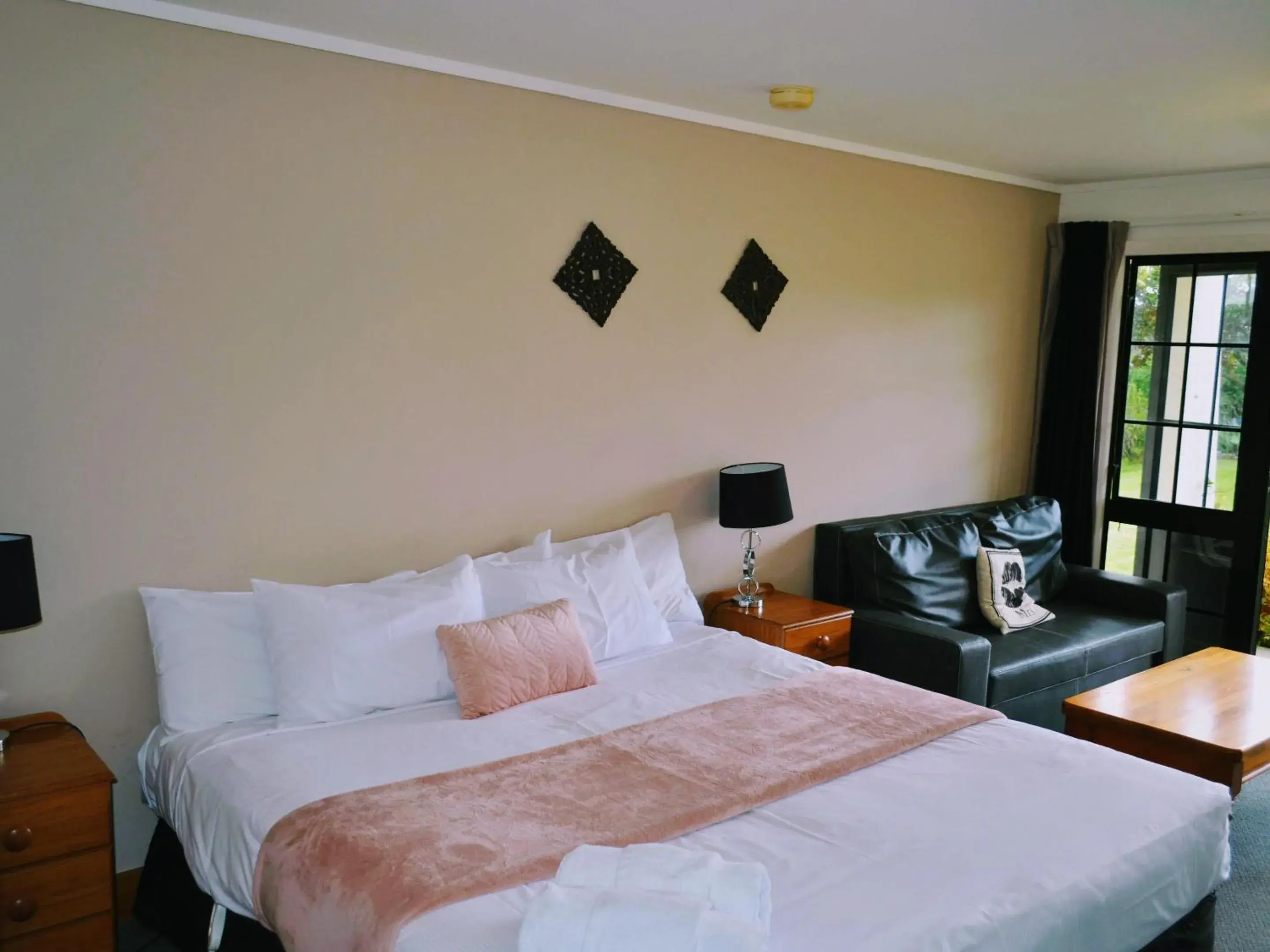 Bed in Salty Dog Inn Bed in Salty Dog Inn