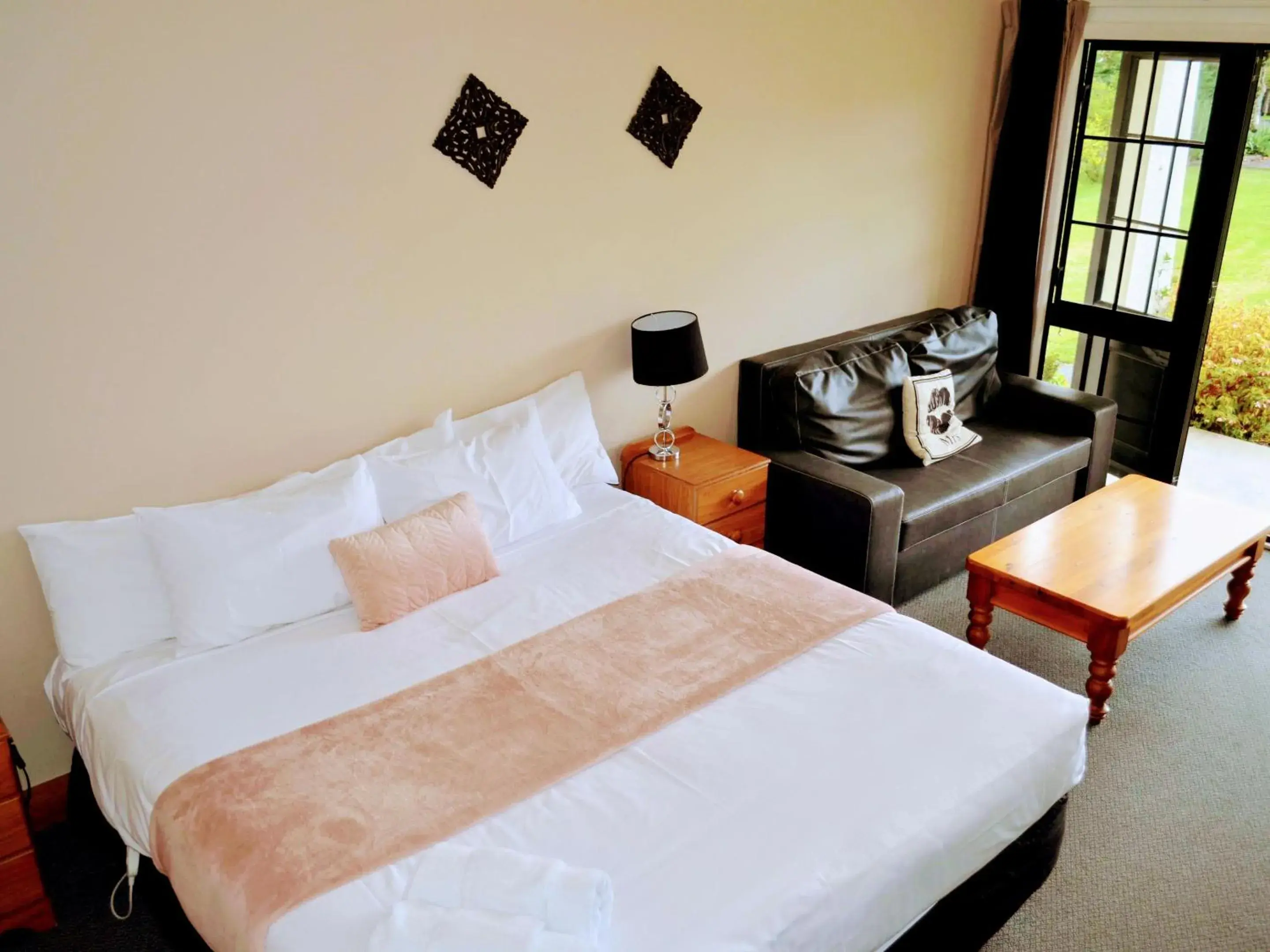 Bed in Salty Dog Inn Bed in Salty Dog Inn