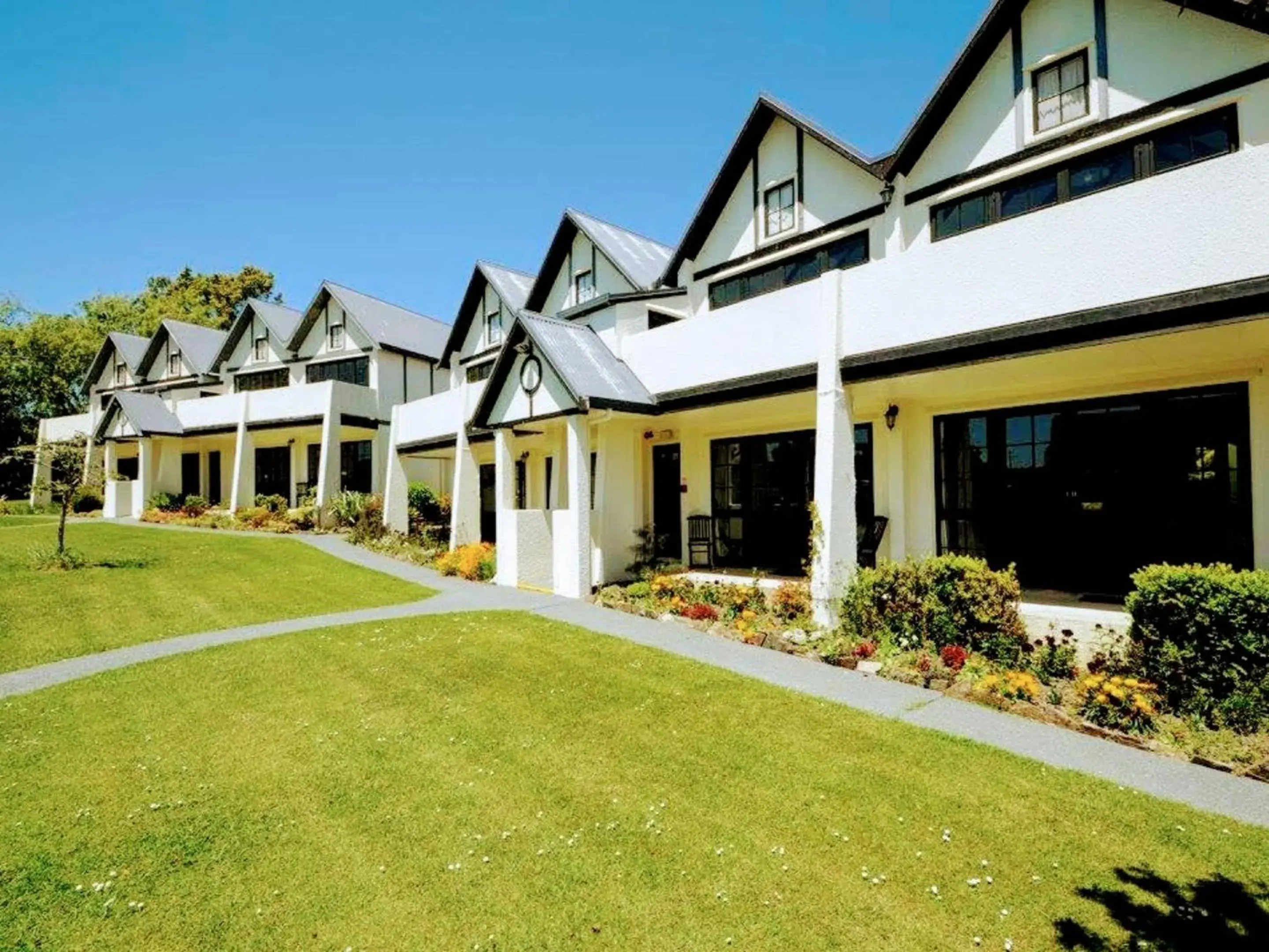 Property building in Salty Dog Inn Property building in Salty Dog Inn