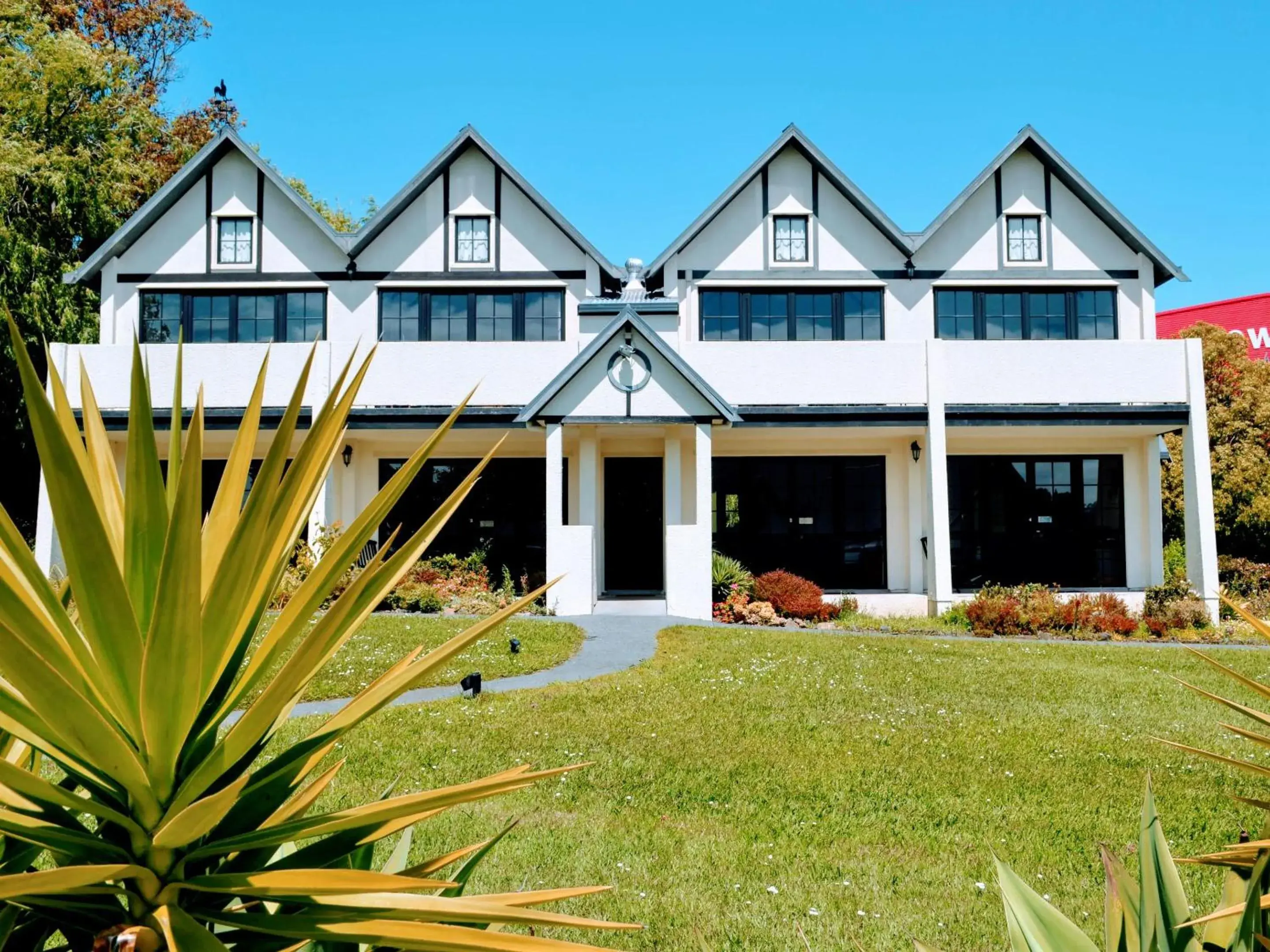 Property building in Salty Dog Inn Property building in Salty Dog Inn