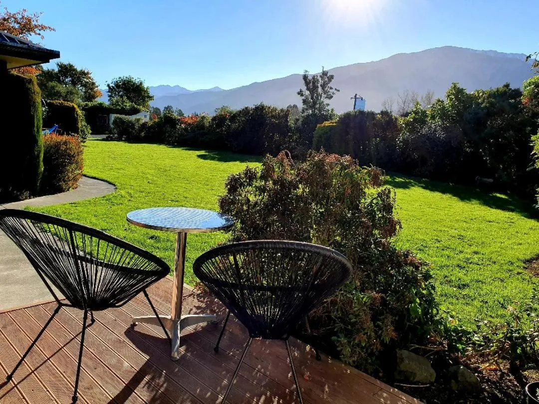 Patio in Te Mahuru Retreat