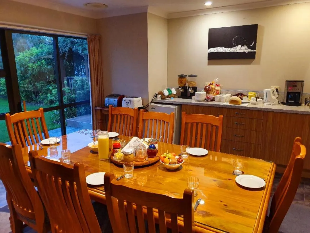 Food and drinks in Te Mahuru Retreat