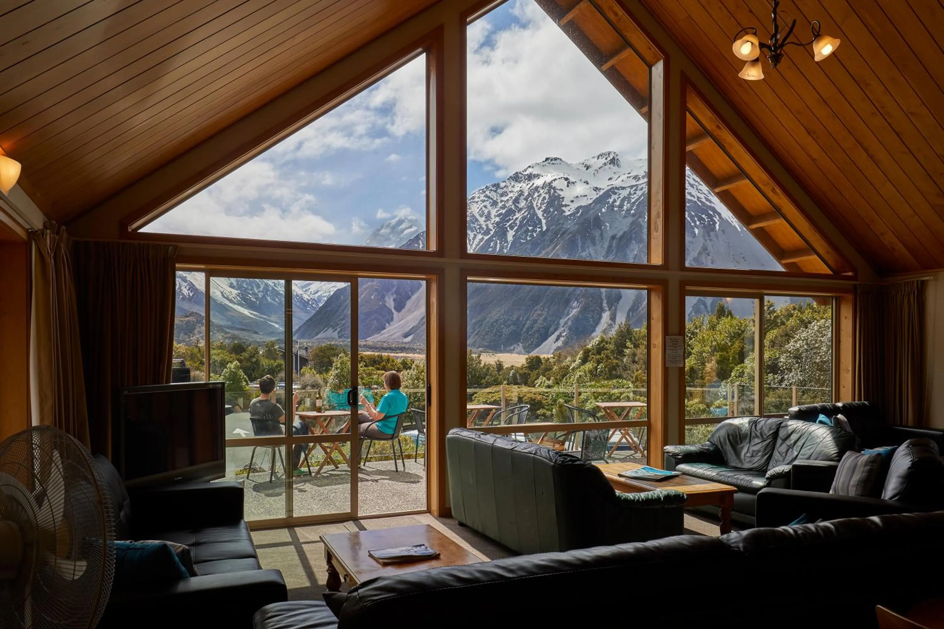 Communal lounge/ TV room in Aoraki Mount Cook Alpine Lodge