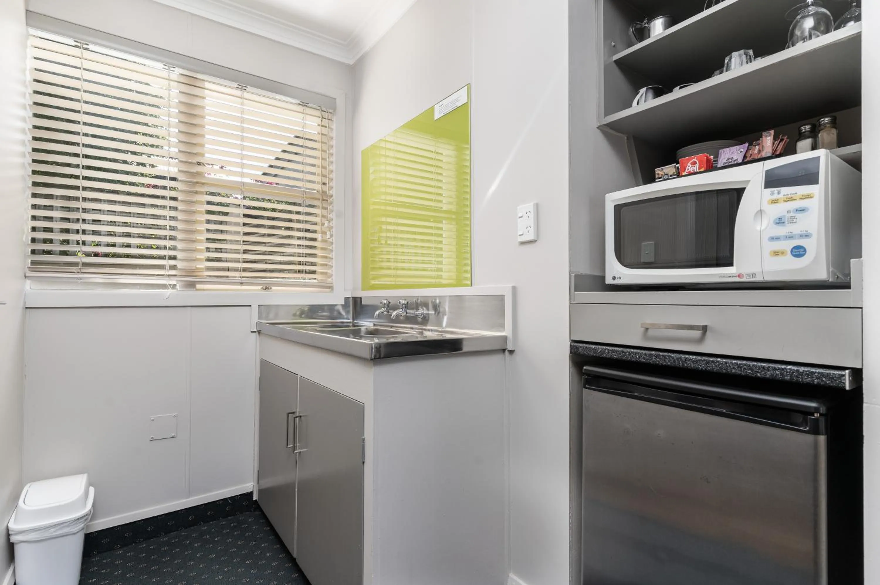 Kitchen or kitchenette in Amble Inn Motel