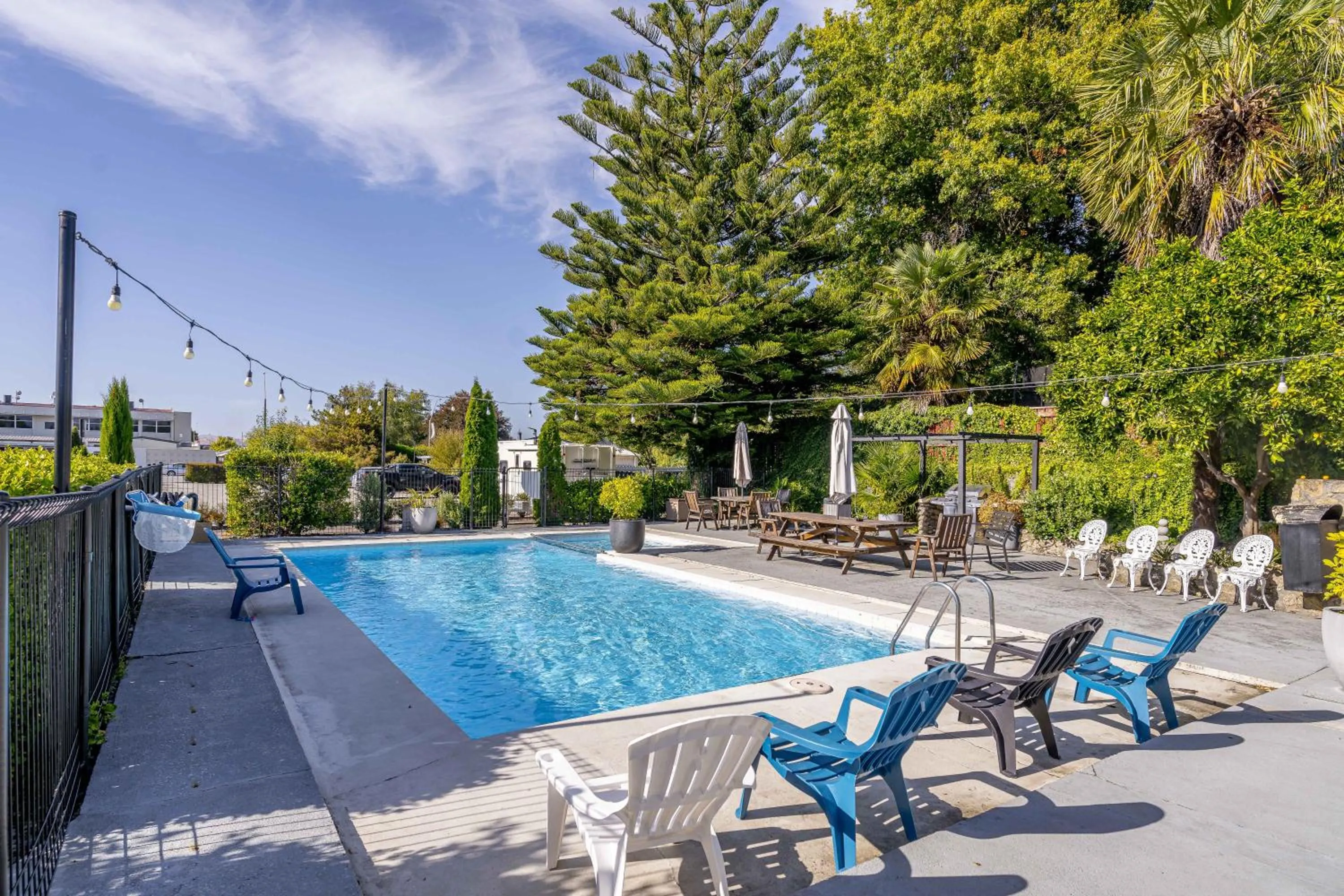 Swimming pool in Amble Inn Motel