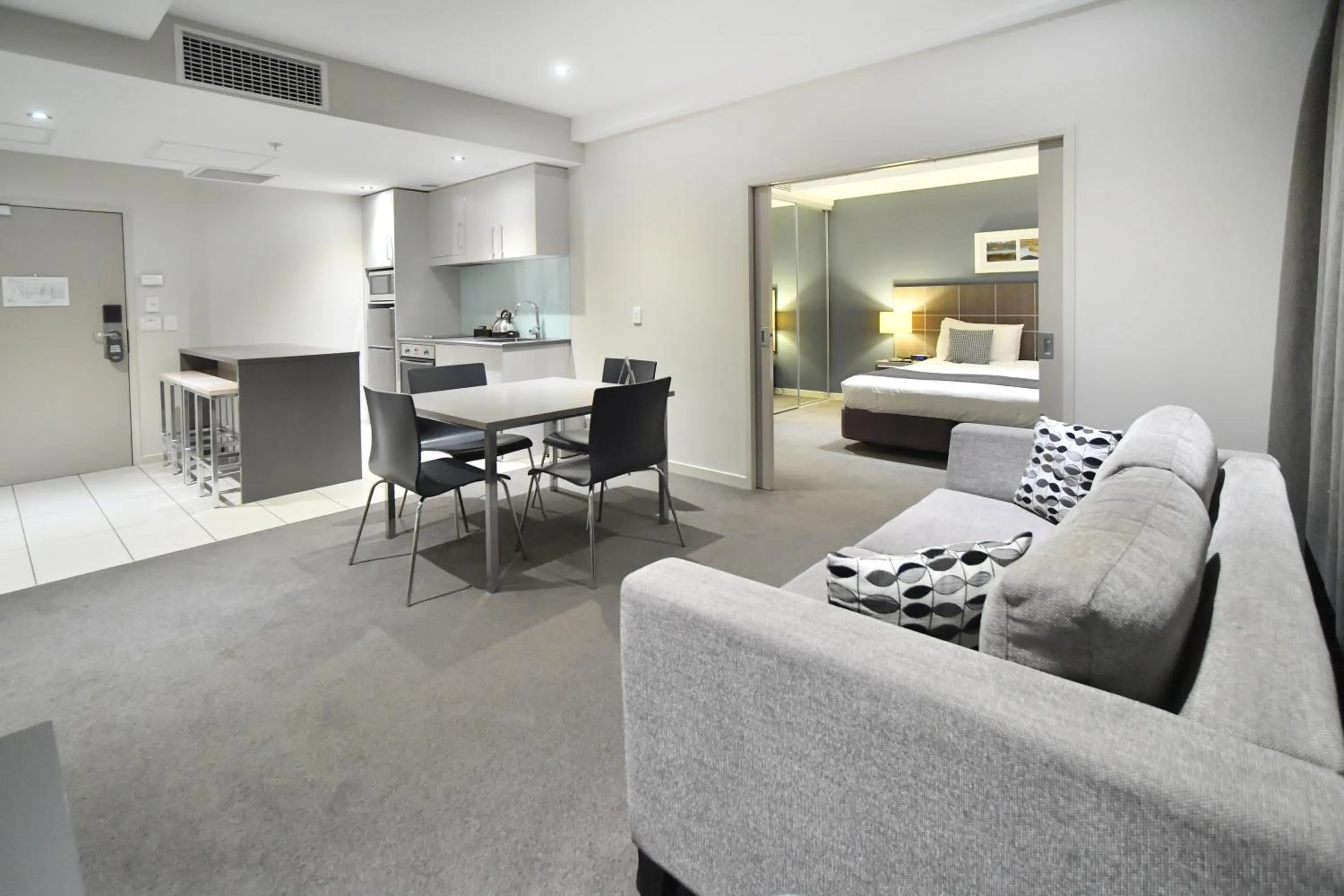 Photo of the whole room in Quest Highbrook