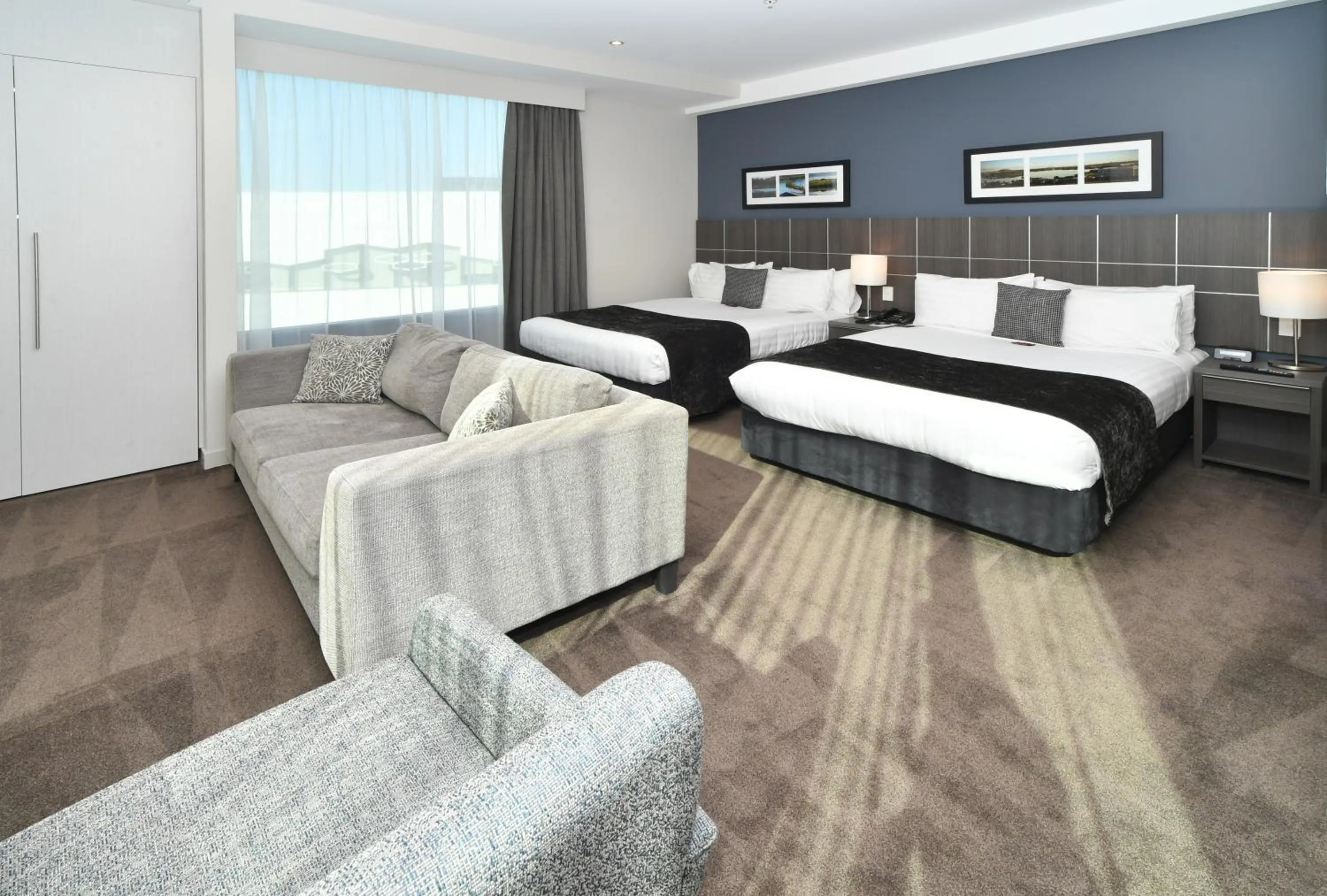 Photo of the whole room, Bed in Quest Highbrook