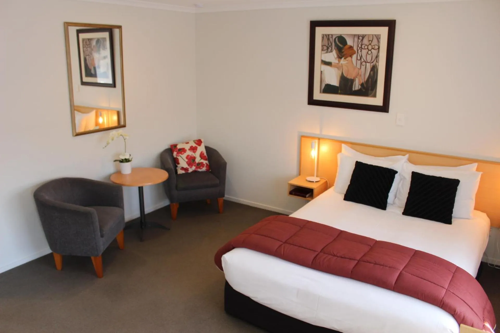 Bed in ASURE Kaimai View Motel