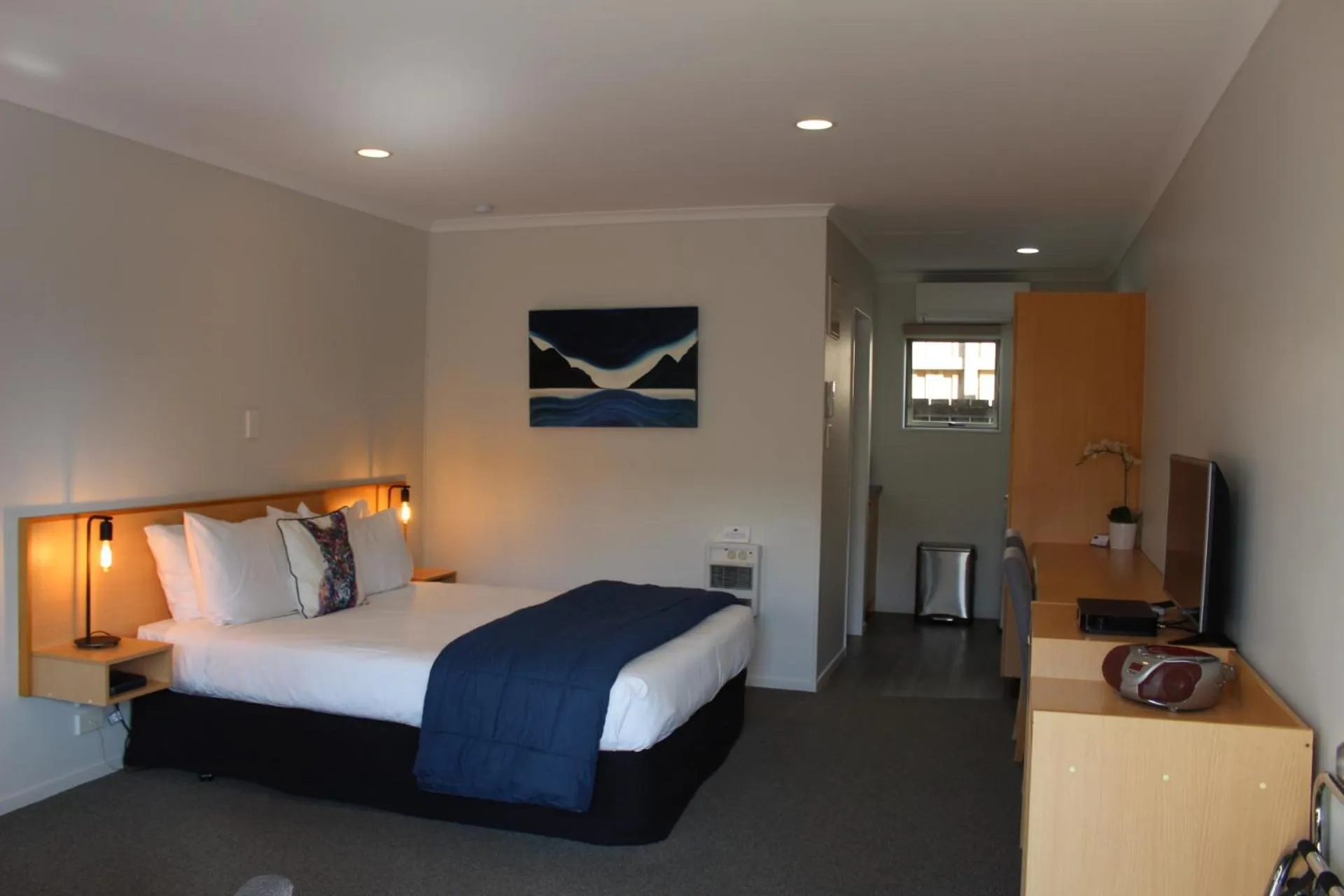 Photo of the whole room, Bed in ASURE Kaimai View Motel