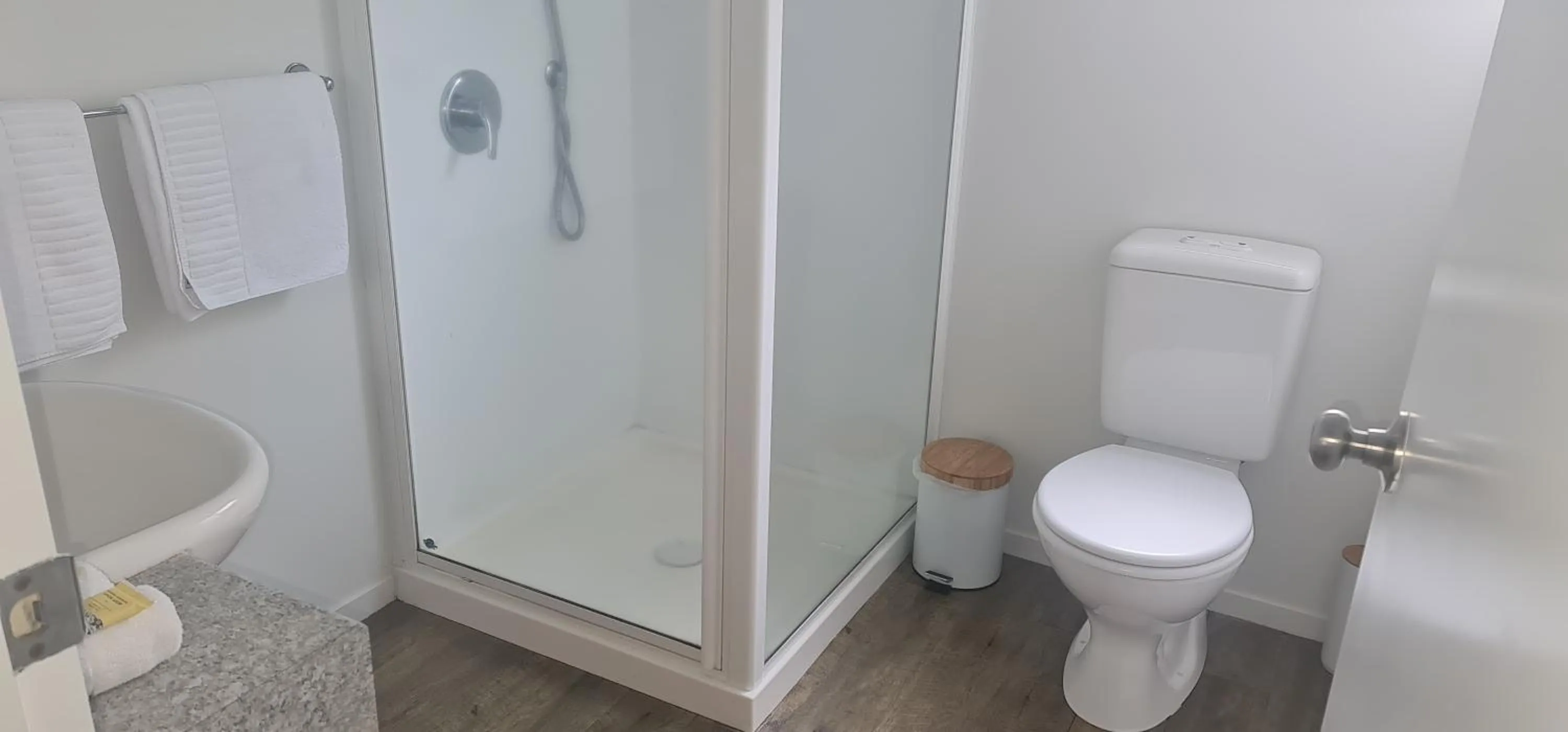 Bathroom in ASURE Kaimai View Motel