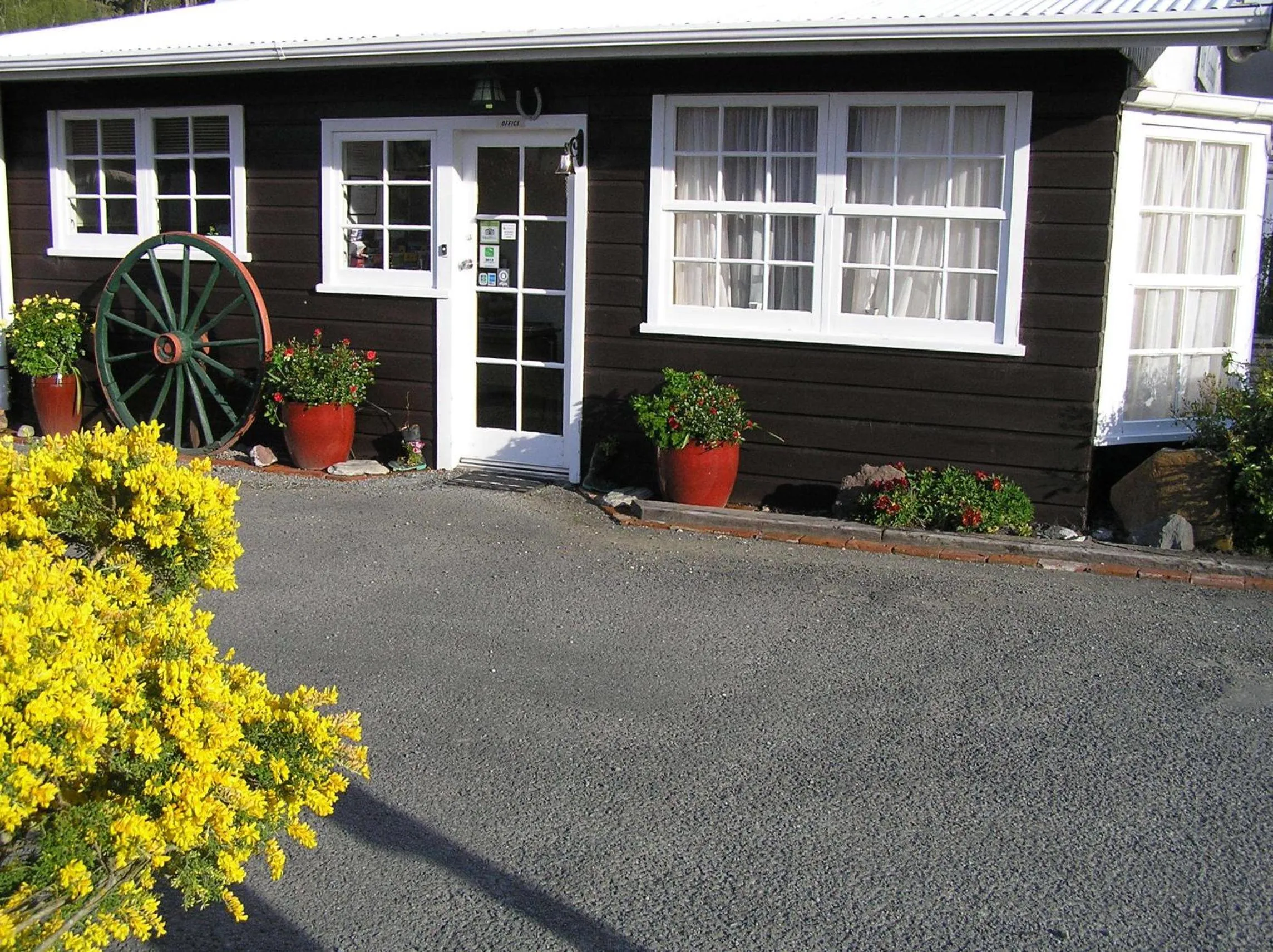 Facade/entrance in Coachman Motel